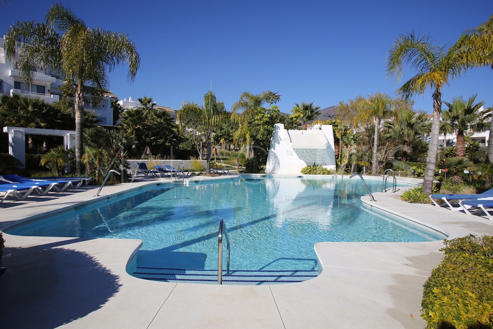 2 bedrooms penthouse for sale in Alcazaba Lagoon