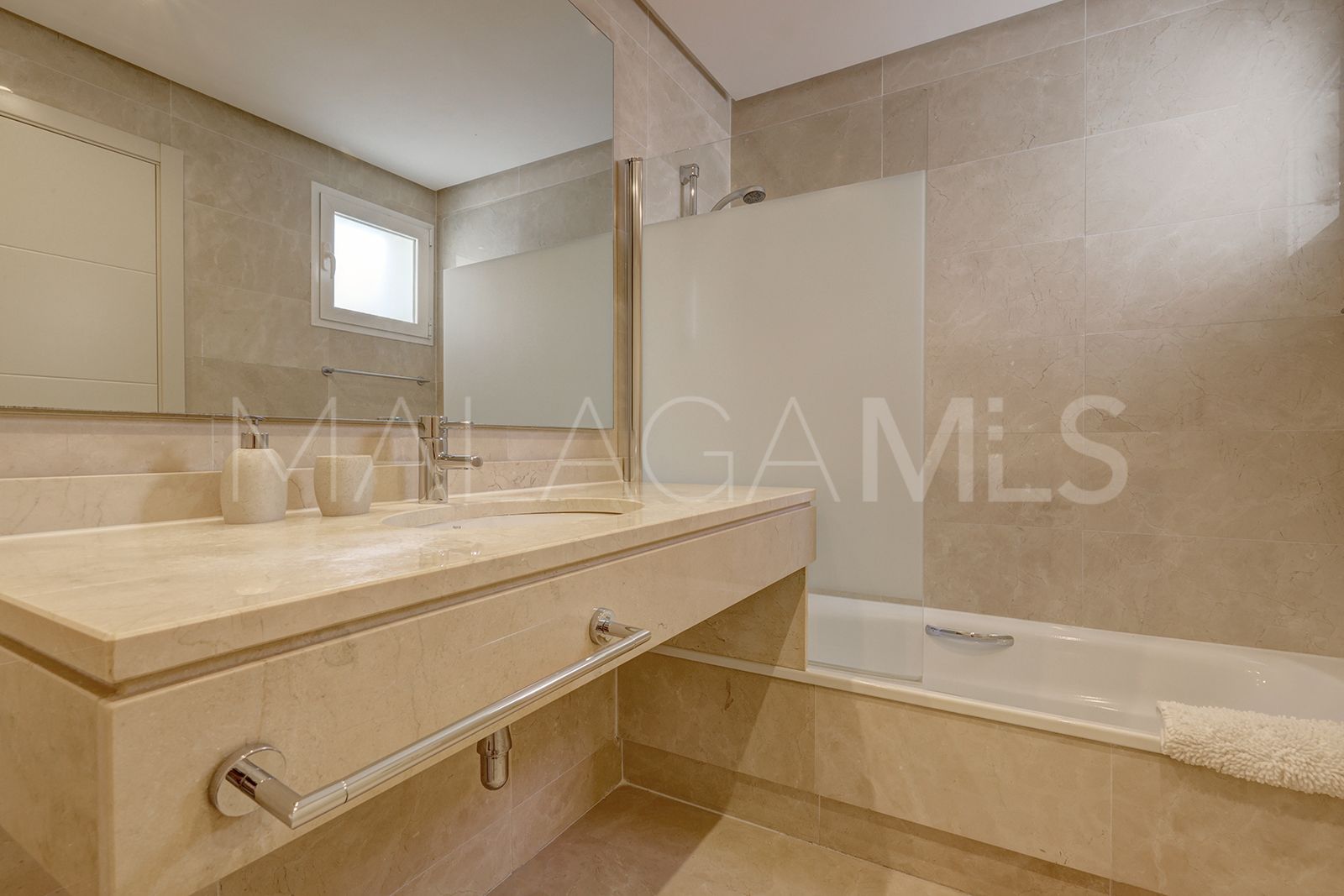 2 bedrooms penthouse for sale in Alcazaba Lagoon