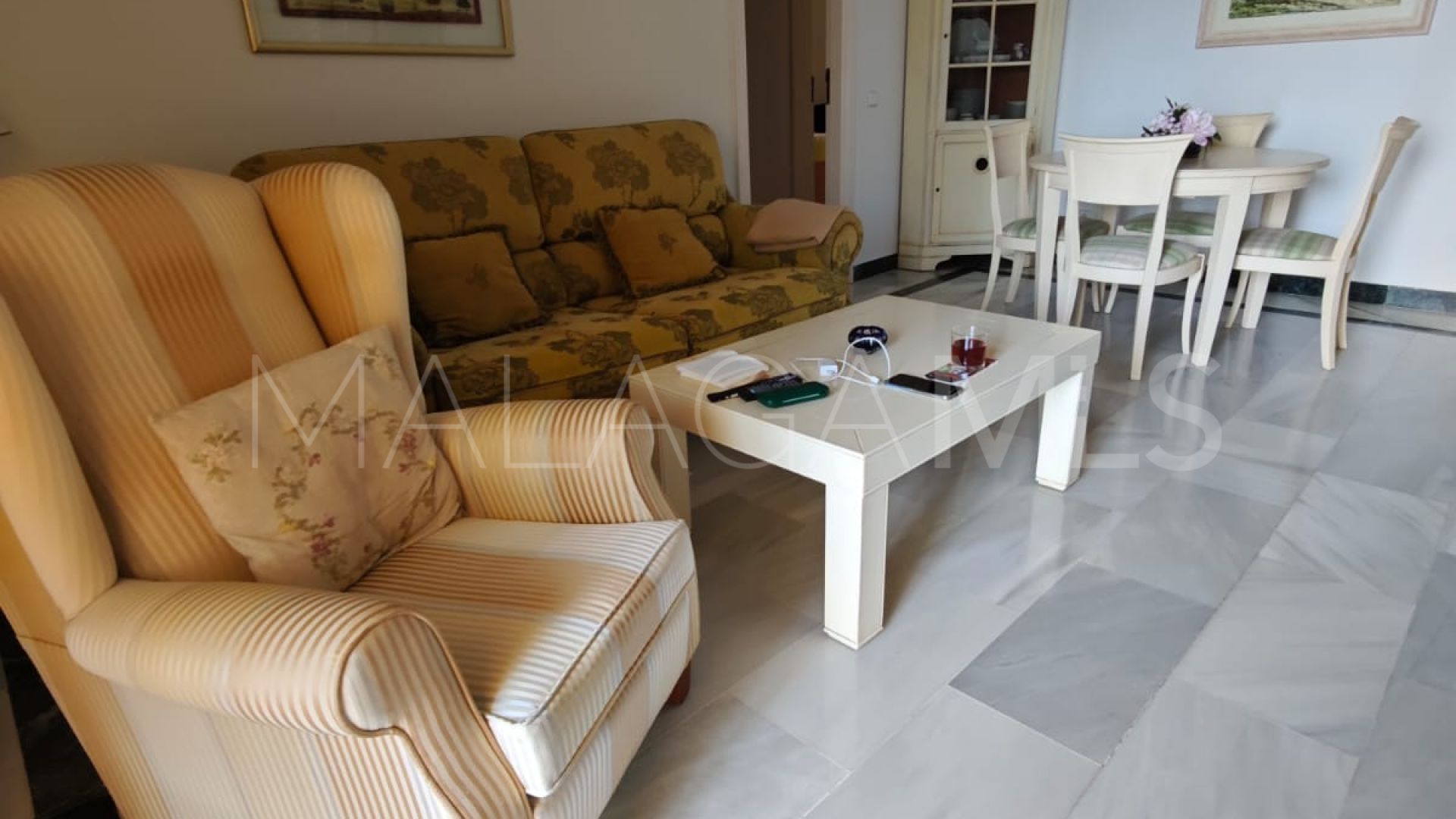 Buy apartment with 2 bedrooms in Marbella City