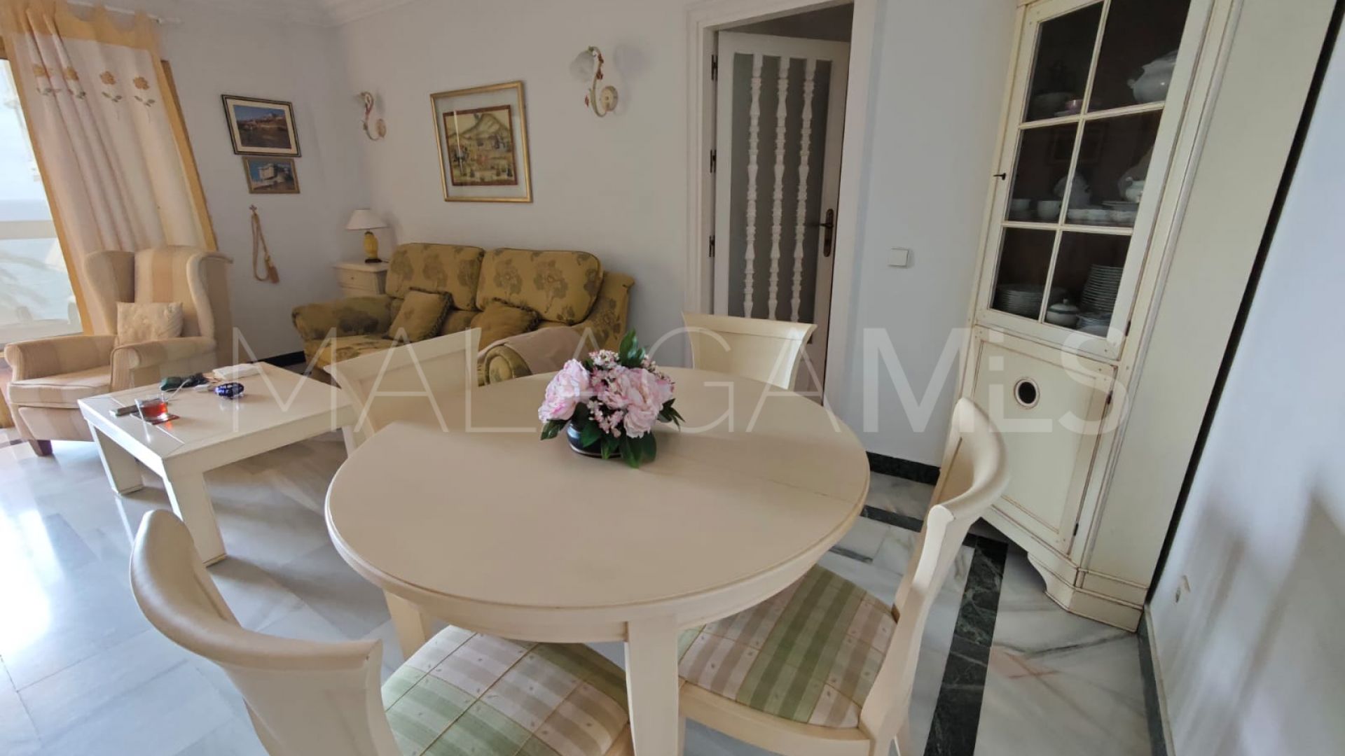 Buy apartment with 2 bedrooms in Marbella City