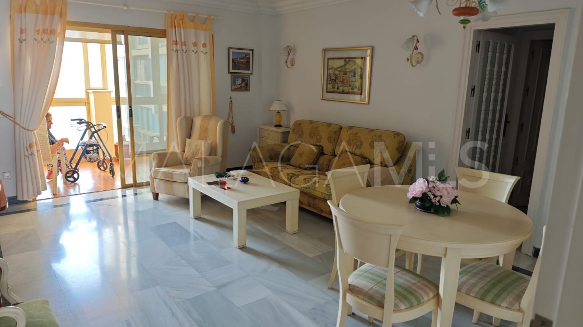 Buy apartment with 2 bedrooms in Marbella City