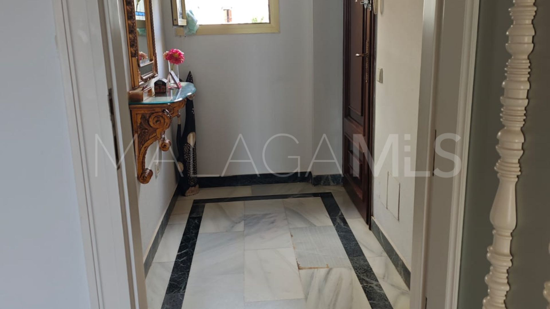 Buy apartment with 2 bedrooms in Marbella City