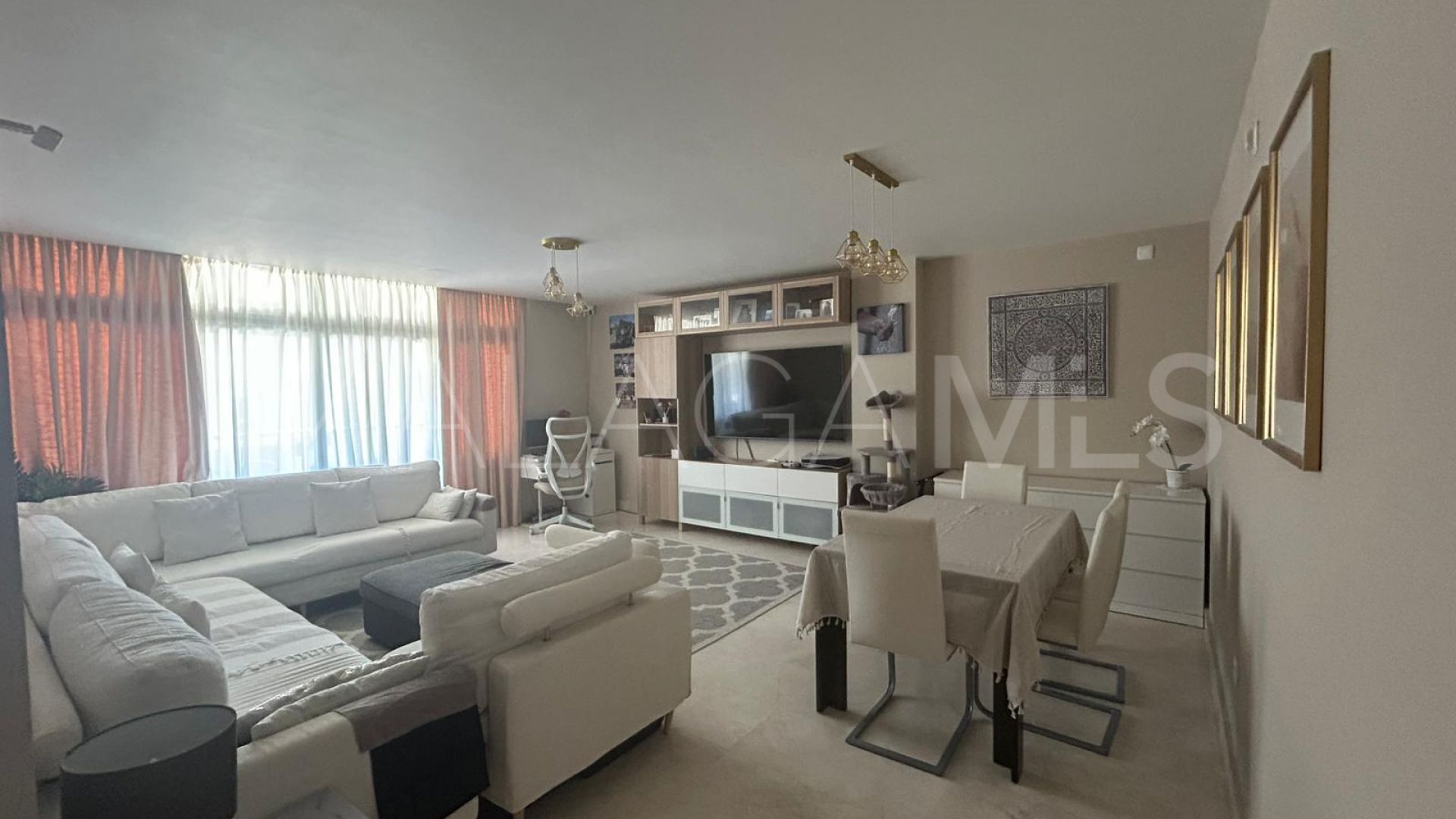 For sale Chullera apartment with 3 bedrooms