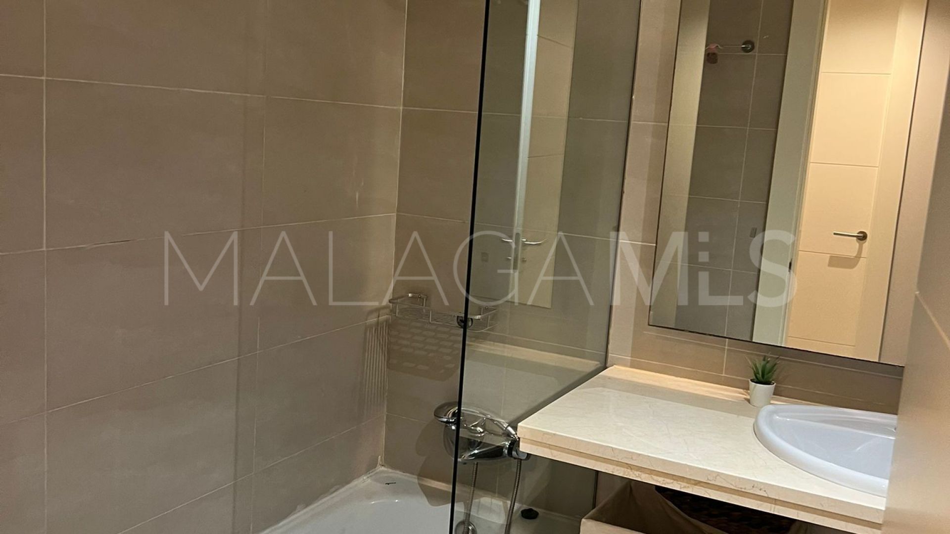 For sale Chullera apartment with 3 bedrooms