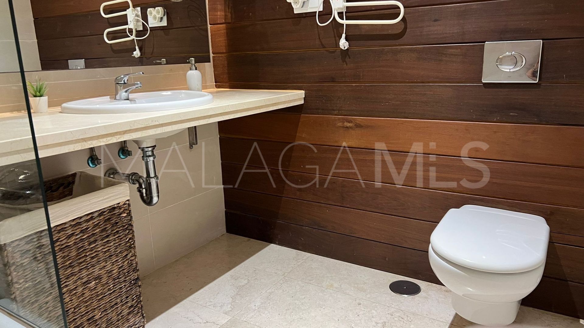 For sale Chullera apartment with 3 bedrooms