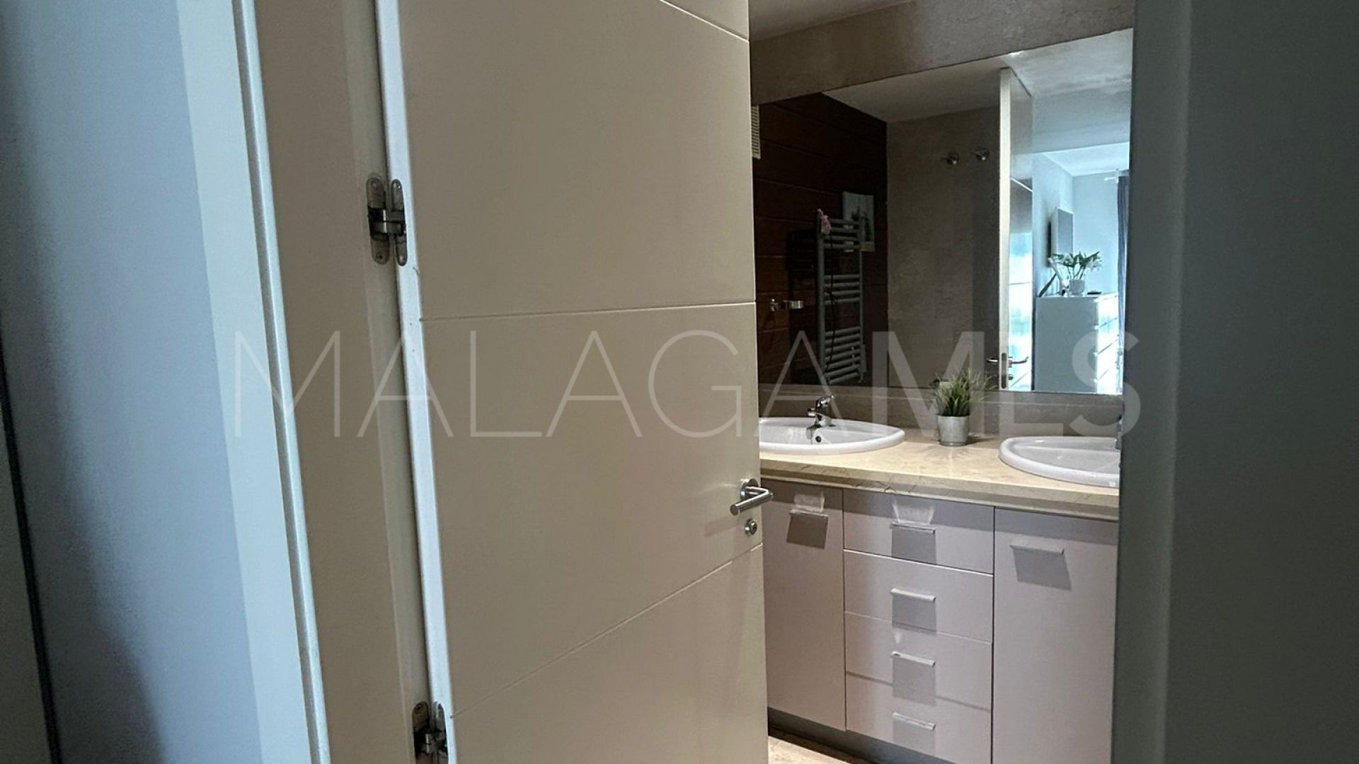 For sale Chullera apartment with 3 bedrooms