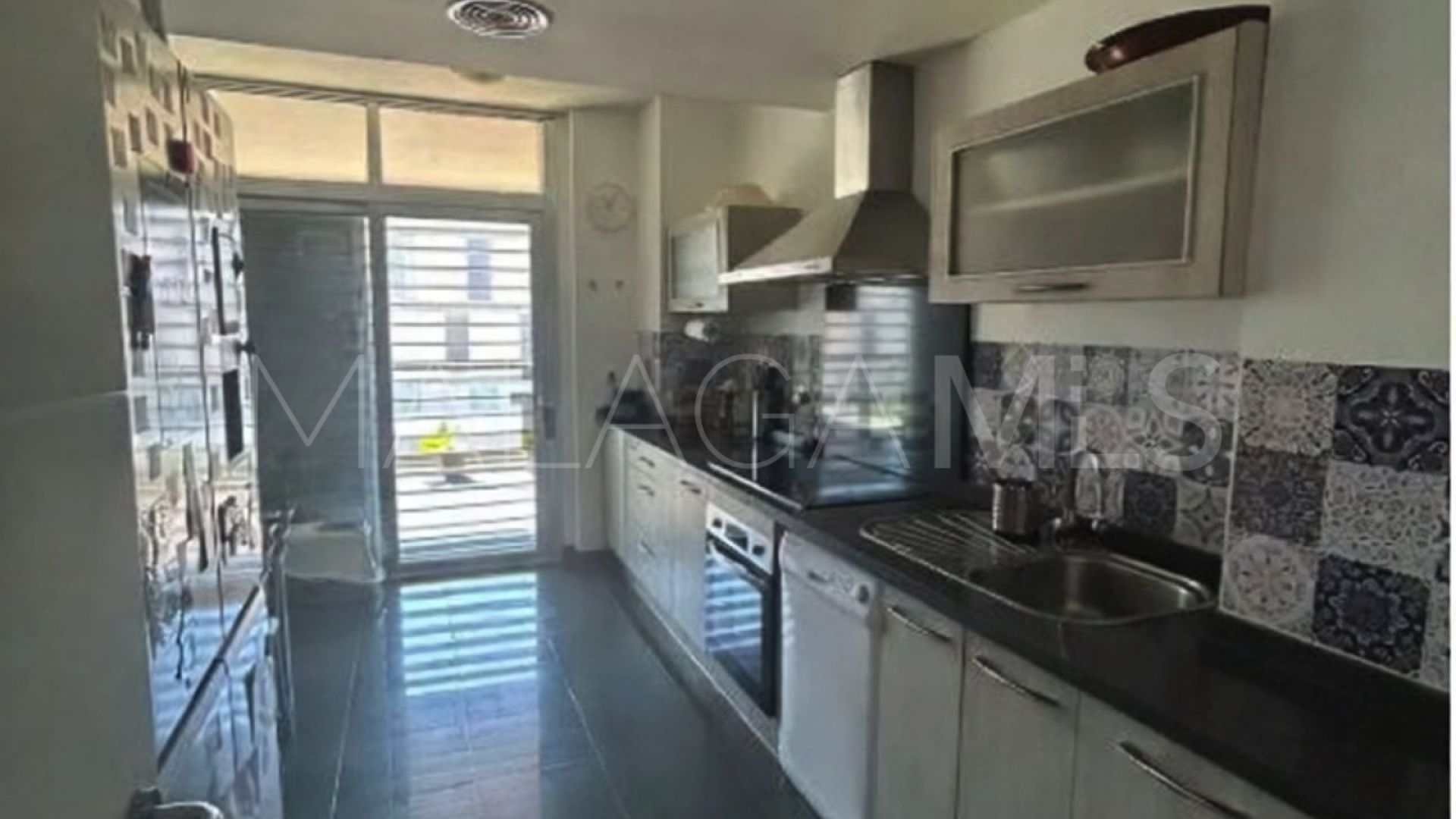 For sale Chullera apartment with 3 bedrooms