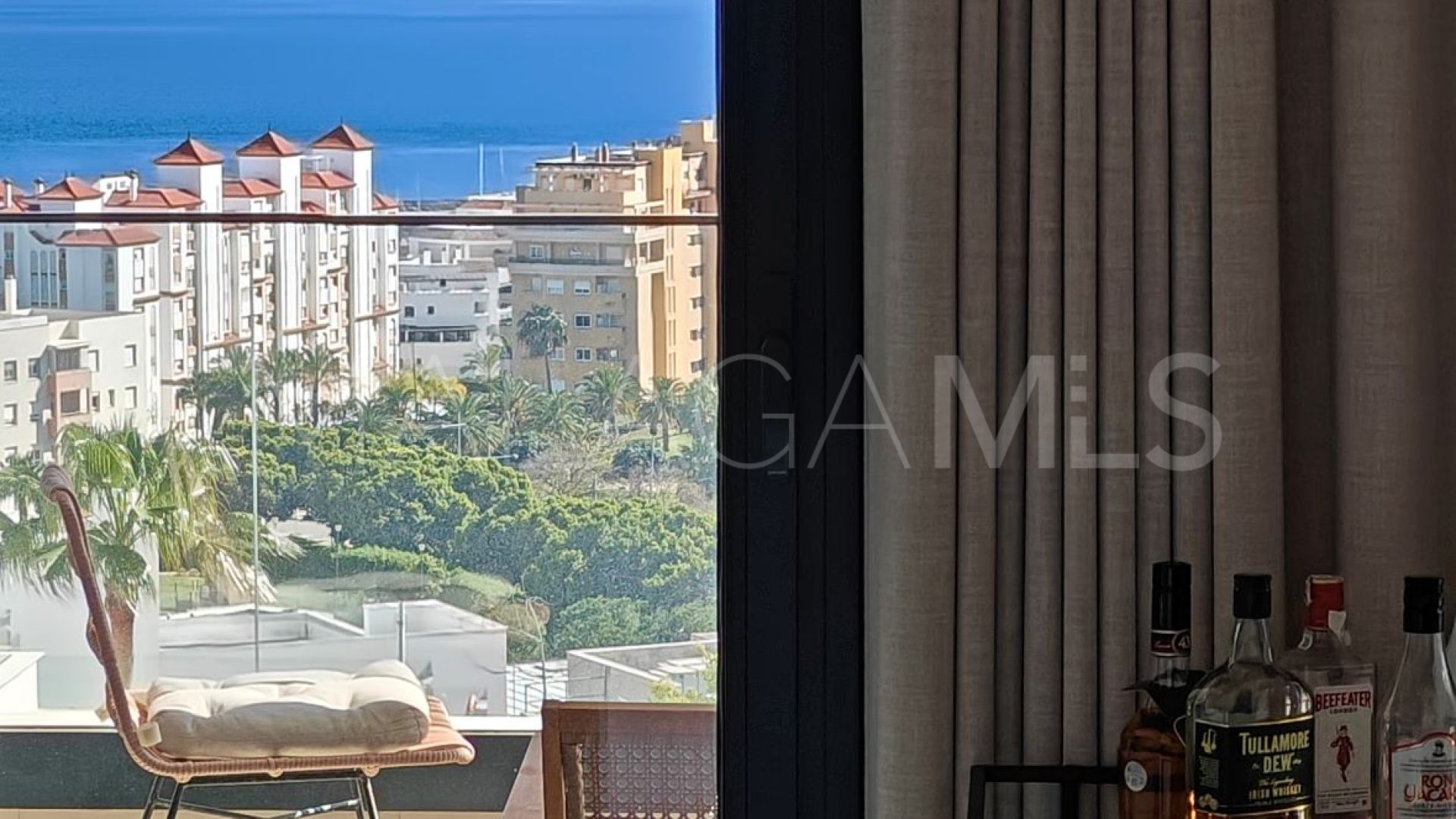 Apartment for sale in Estepona Centre with 4 bedrooms