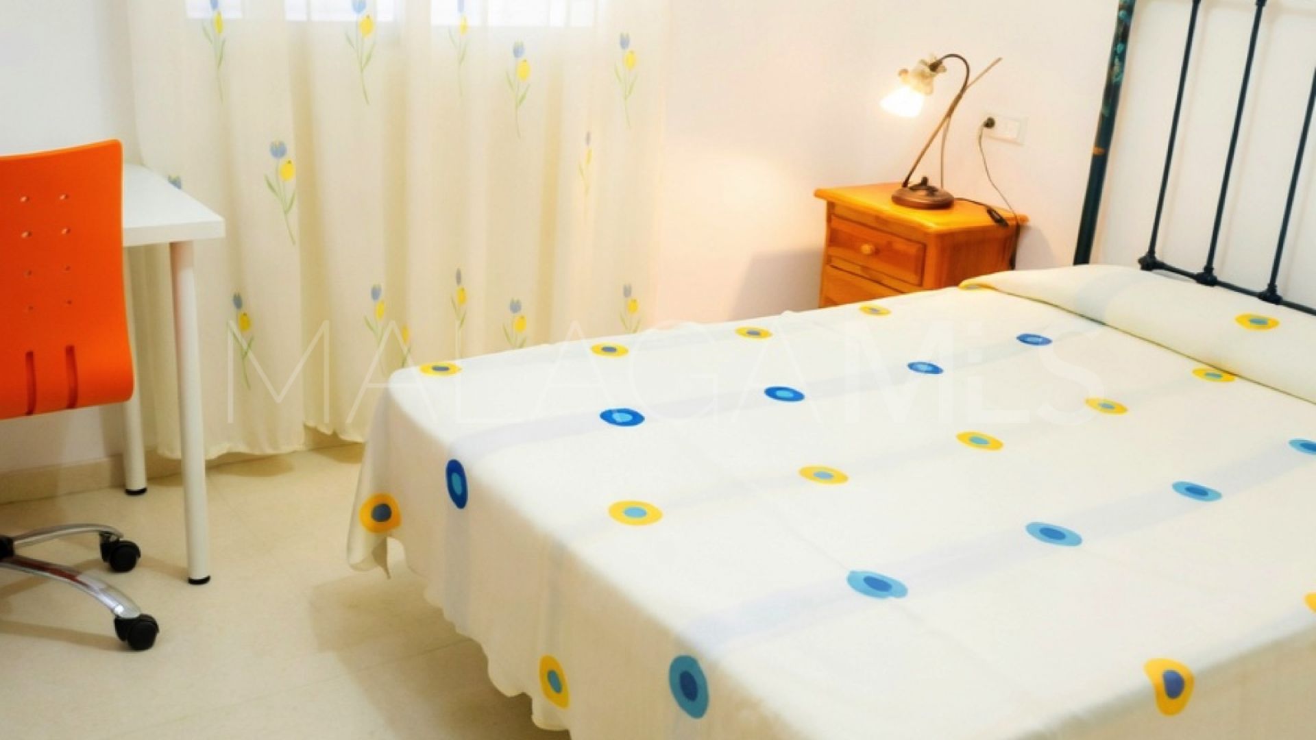 Apartamento for sale in Estepona Puerto with 3 bedrooms