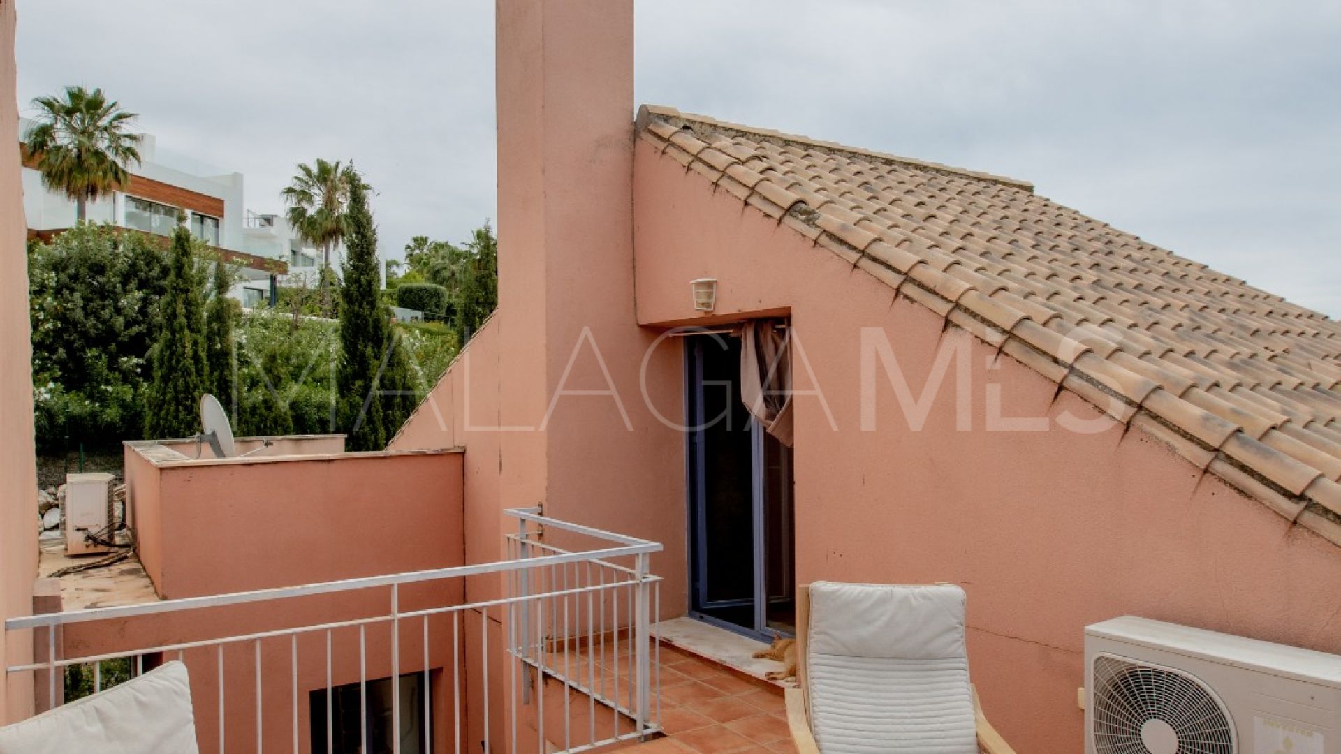 Se vende pareado in Los Naranjos with 5 bedrooms