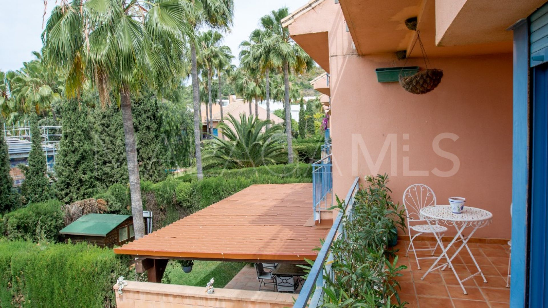 Se vende pareado in Los Naranjos with 5 bedrooms