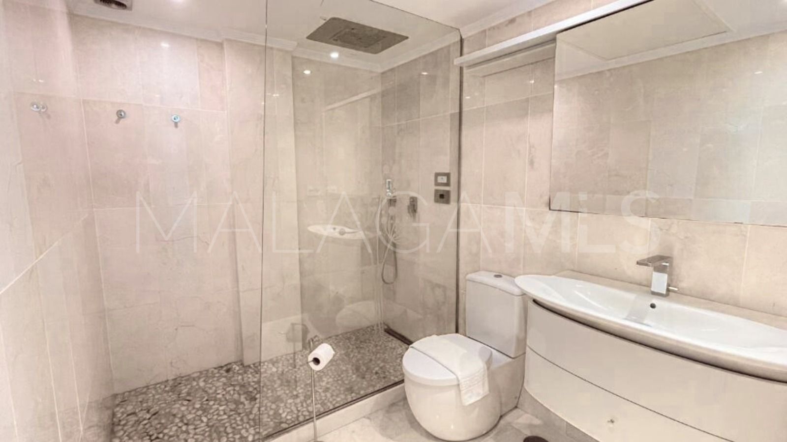 2 bedrooms apartment for sale in Aloha Hill Club