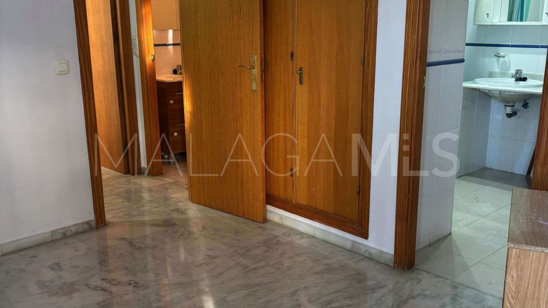 Buy apartamento planta baja in Estepona Centro with 2 bedrooms