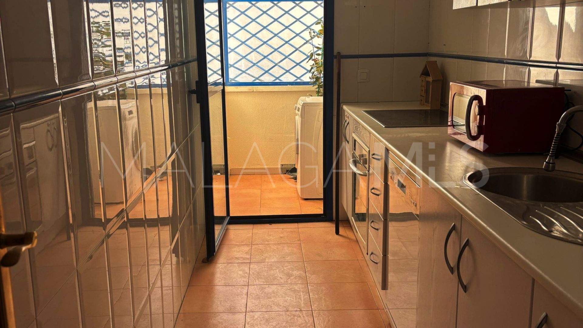 Buy apartamento planta baja in Estepona Centro with 2 bedrooms