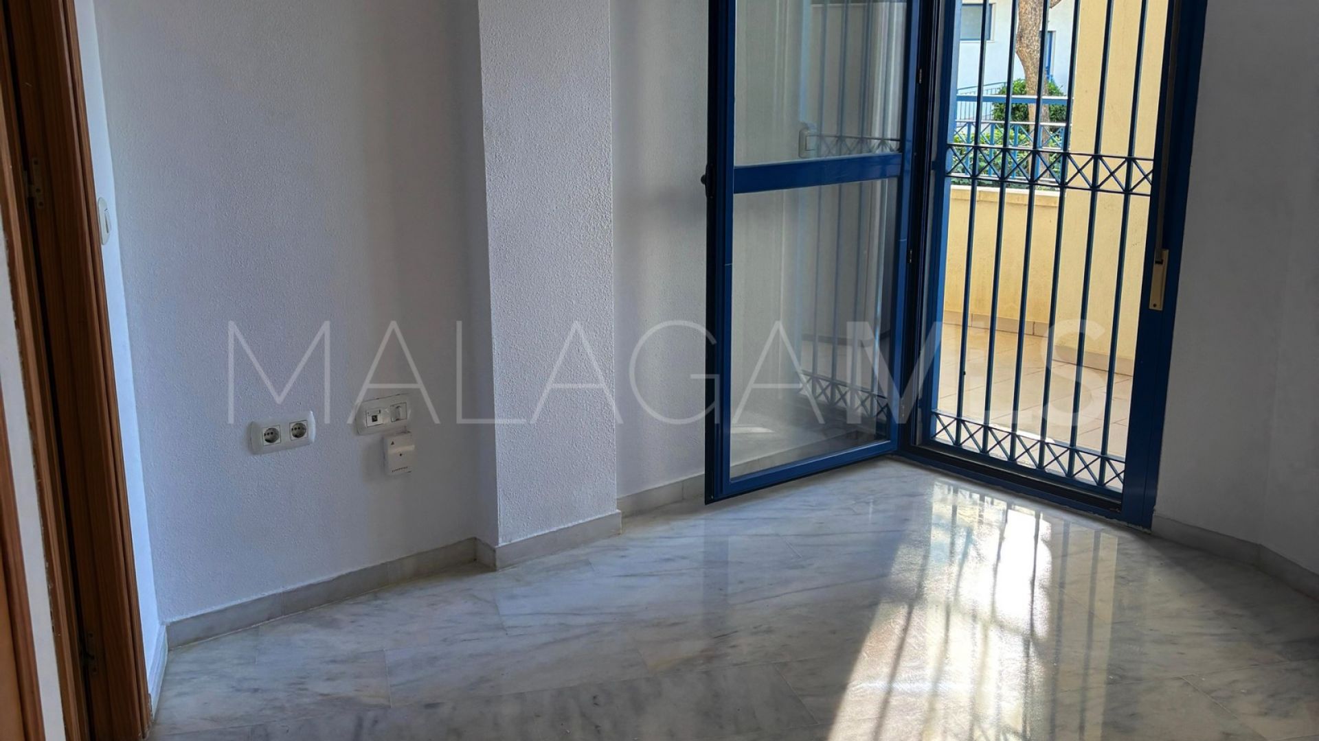 Buy apartamento planta baja in Estepona Centro with 2 bedrooms