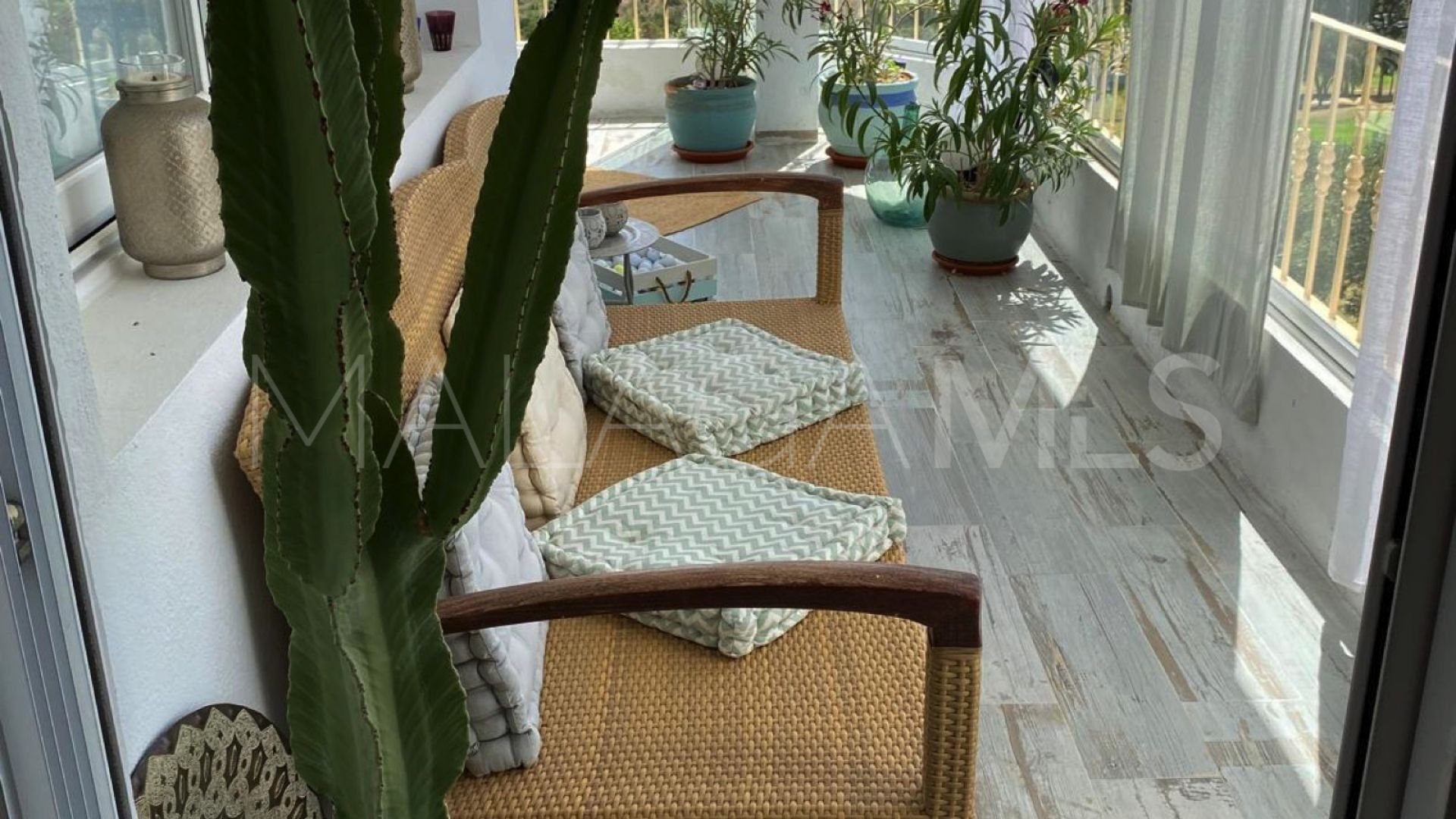 For sale duplex penthouse in Estepona Golf