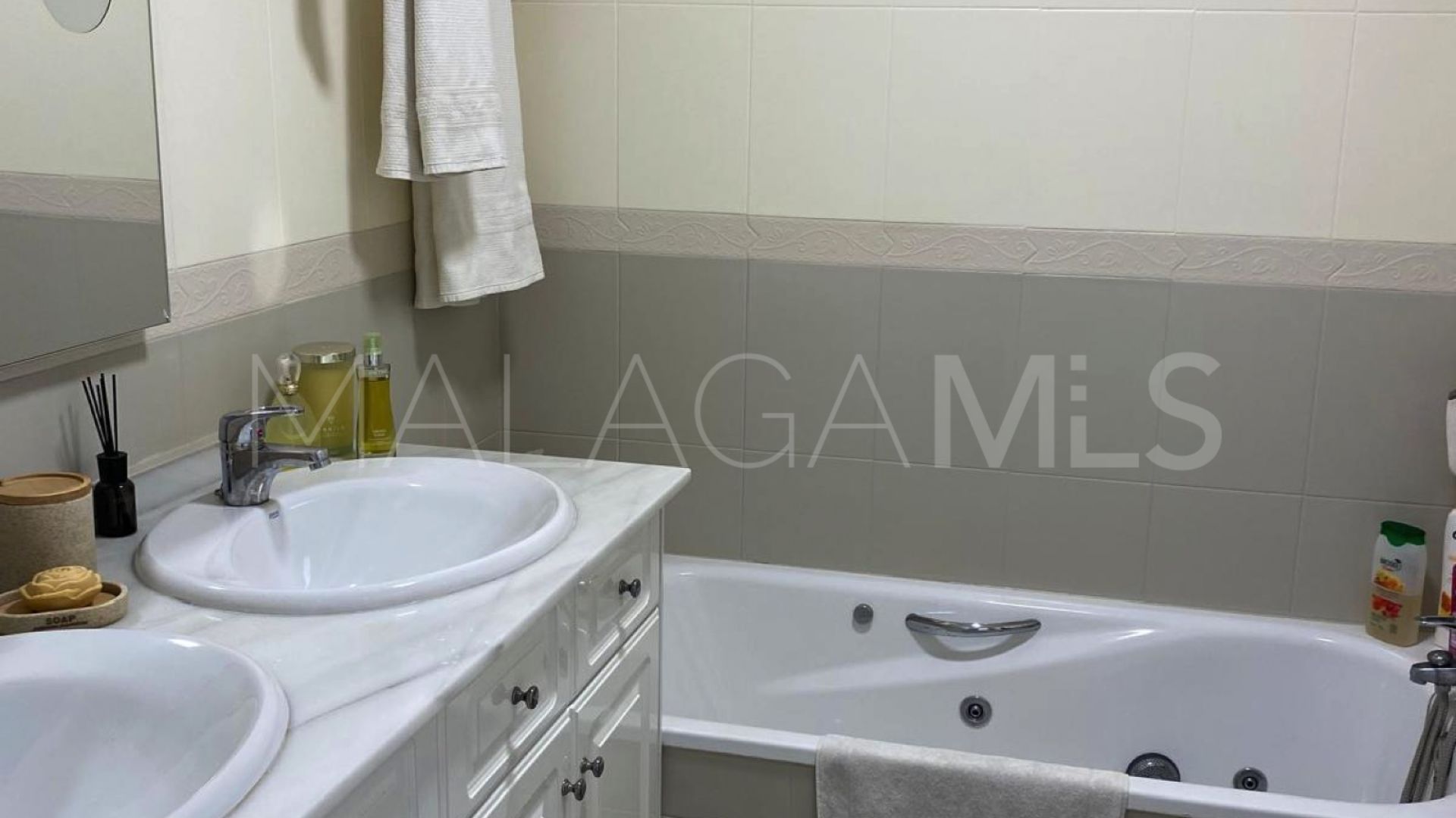 For sale duplex penthouse in Estepona Golf