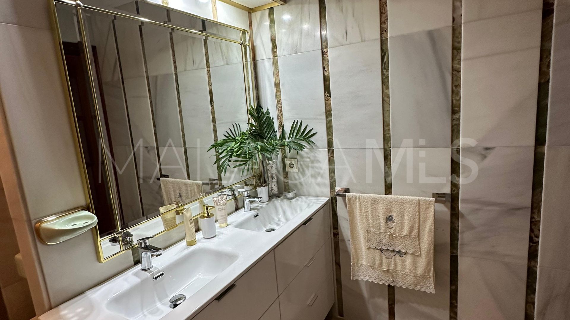 3 bedrooms Estepona Centre apartment for sale