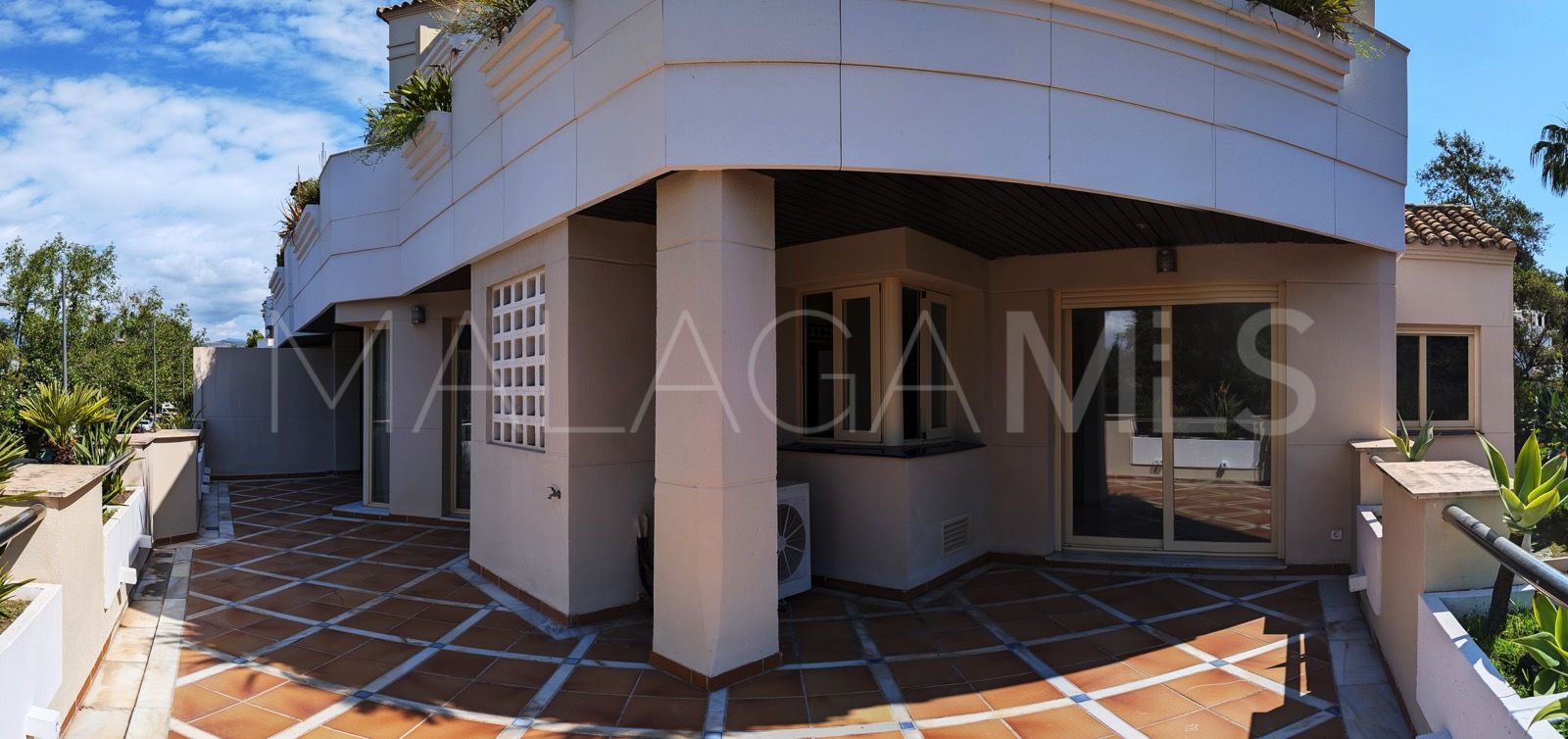 Ground floor apartment in Aloha for sale