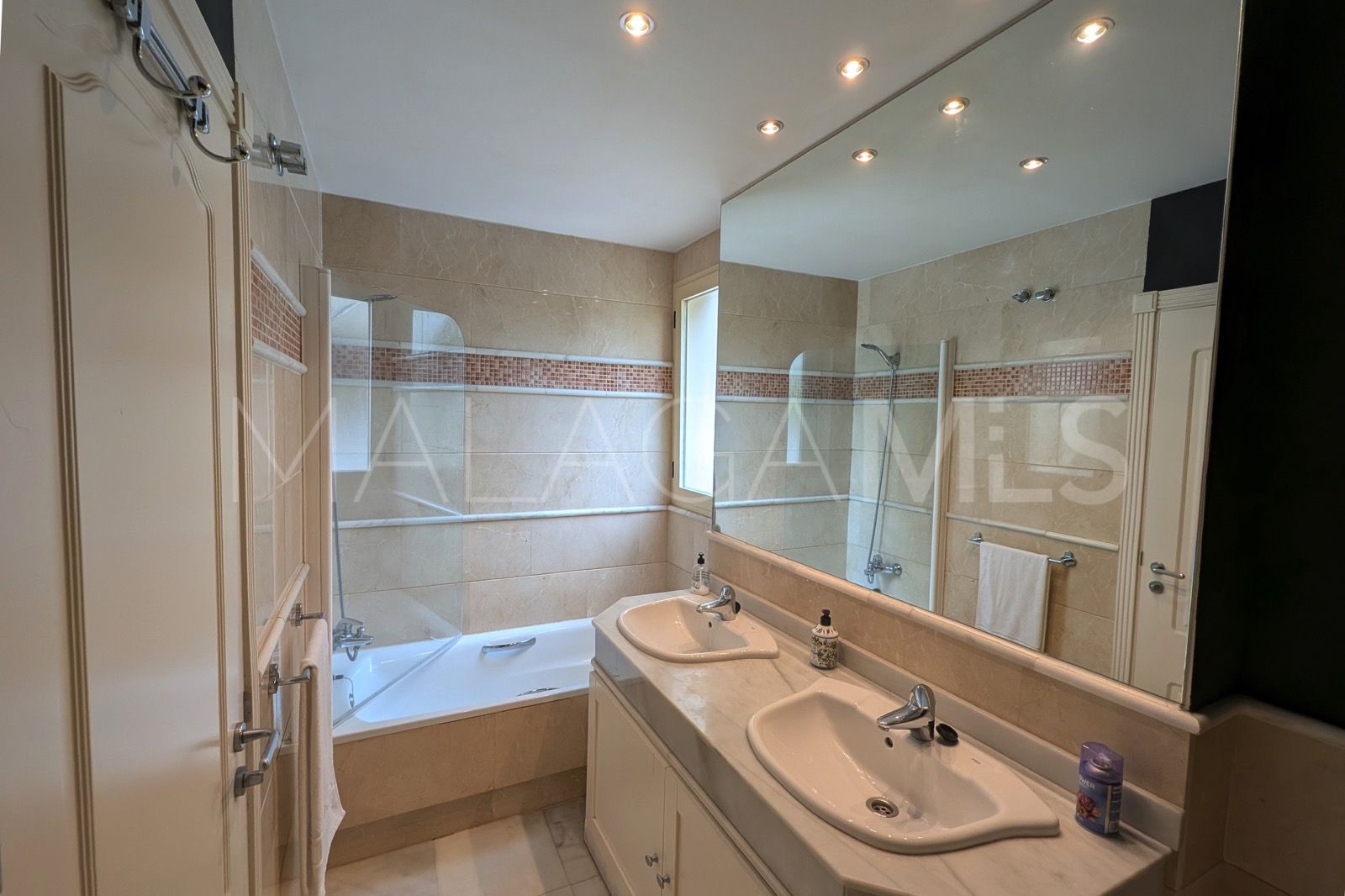 Ground floor apartment in Aloha for sale