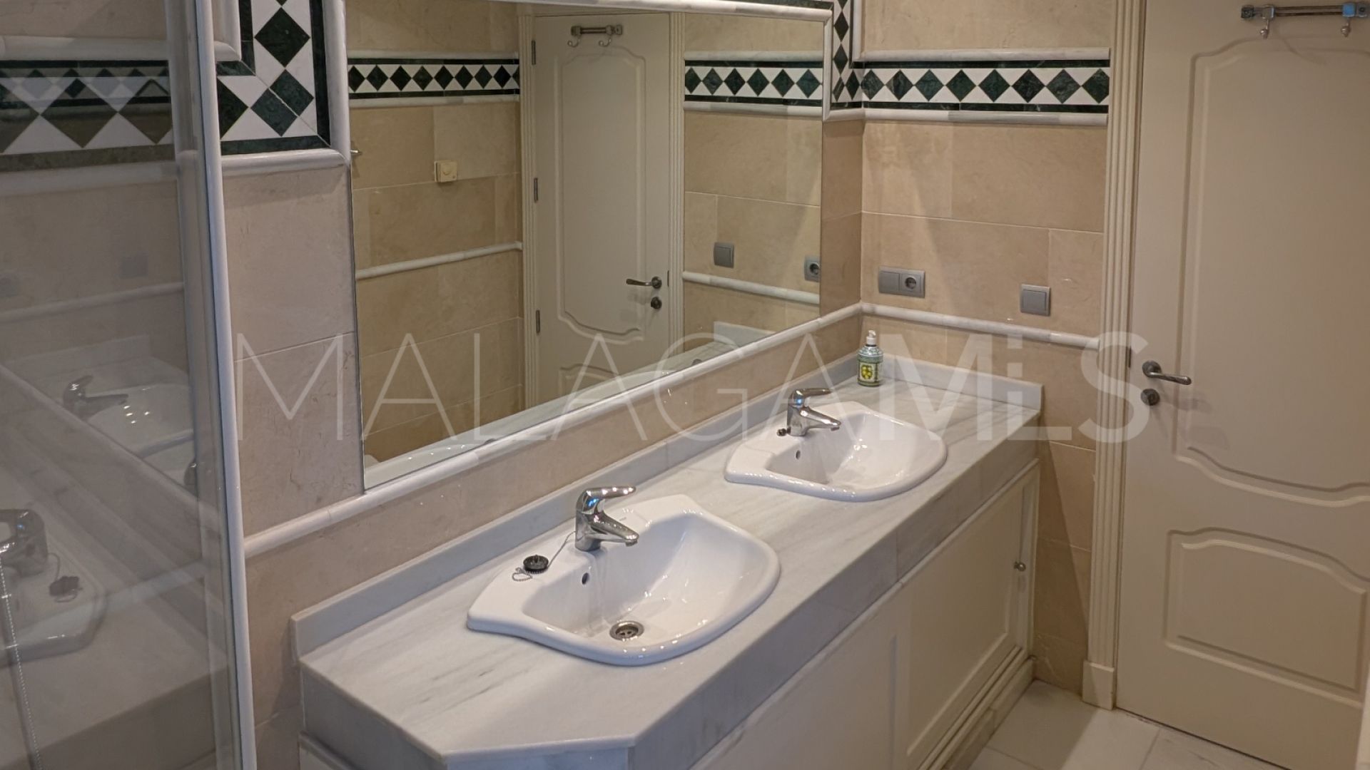 Ground floor apartment in Aloha for sale