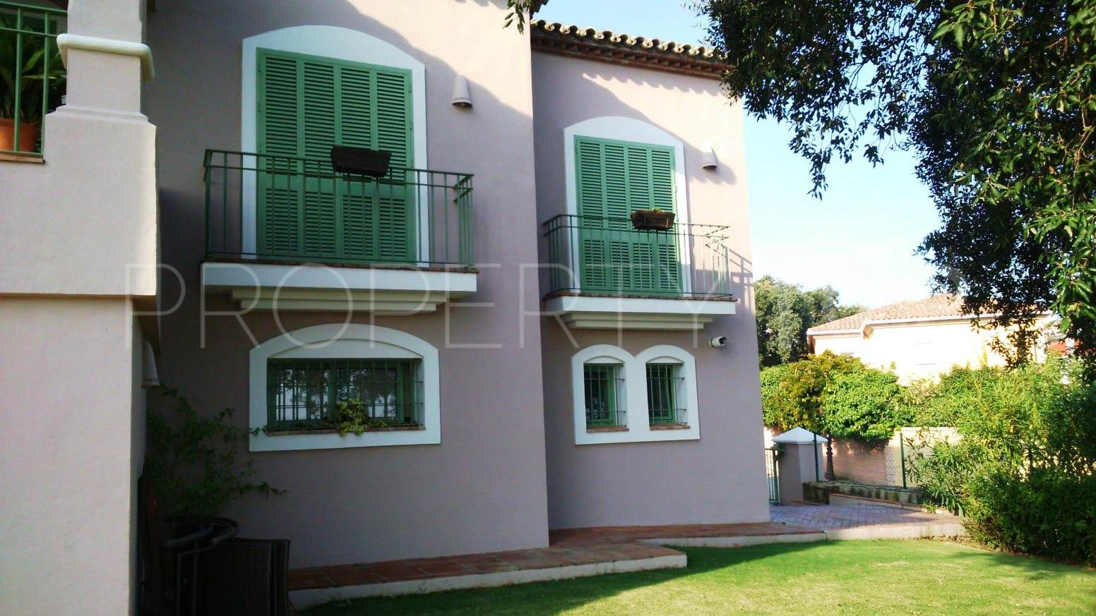 Villa en venta en Torreguadiaro con 4 dormitorios