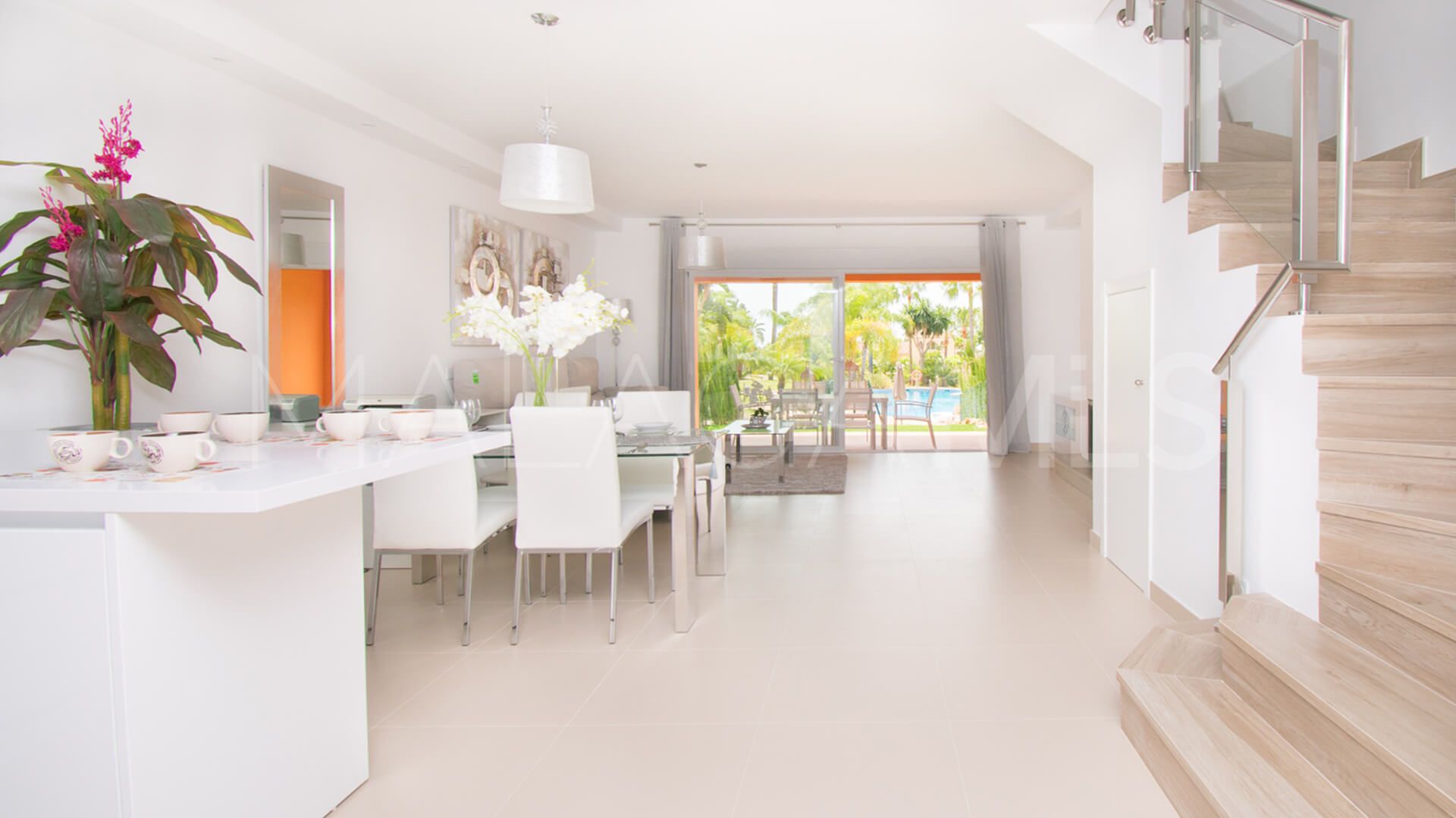 For sale El Paraiso town house