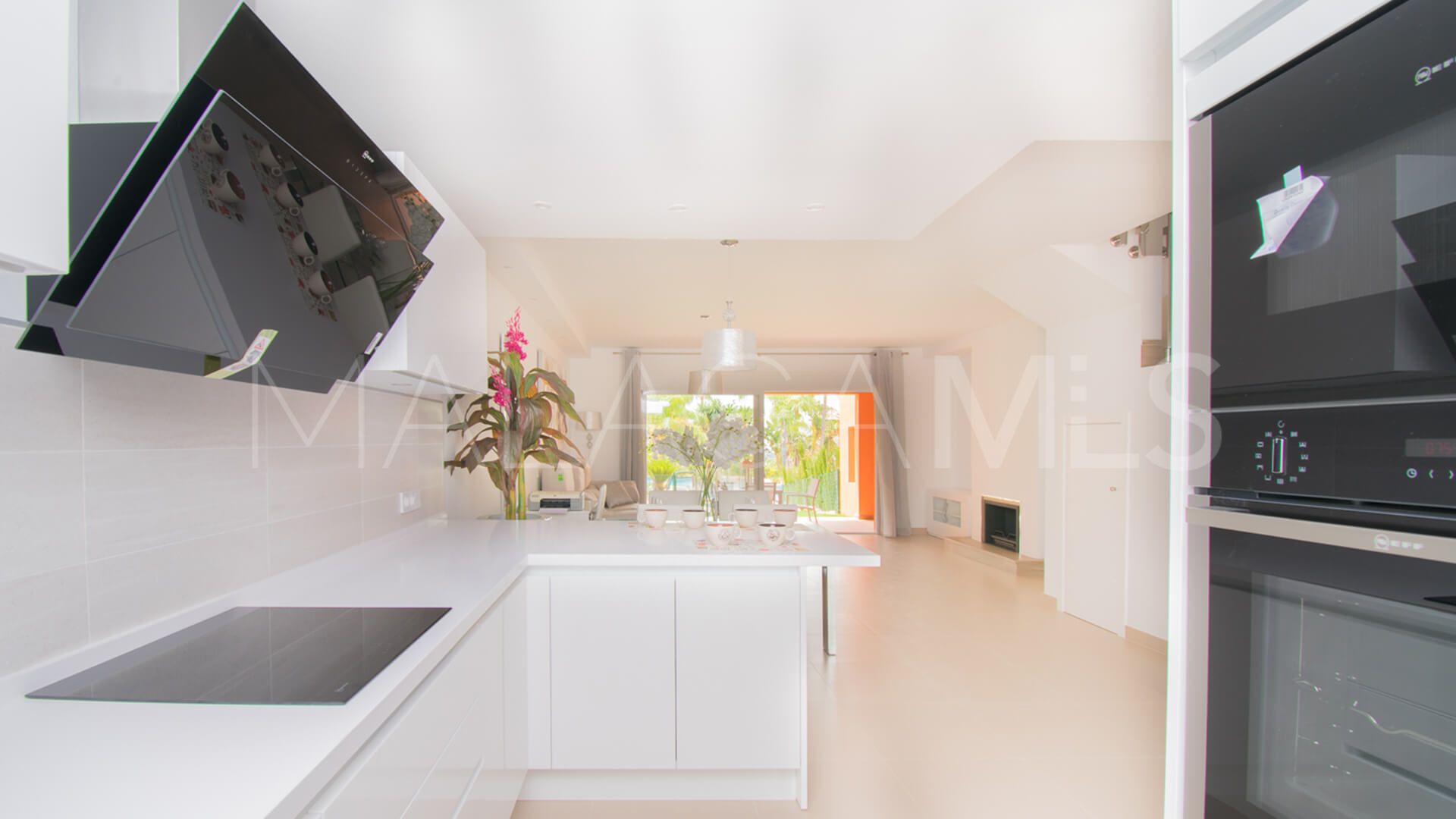 For sale El Paraiso town house