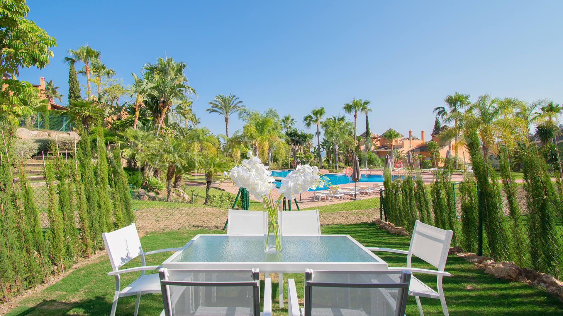 For sale El Paraiso town house
