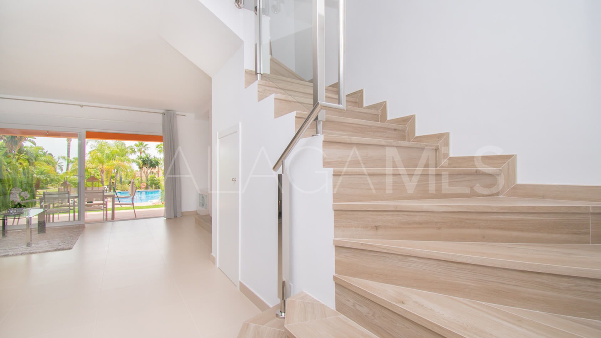 For sale El Paraiso town house