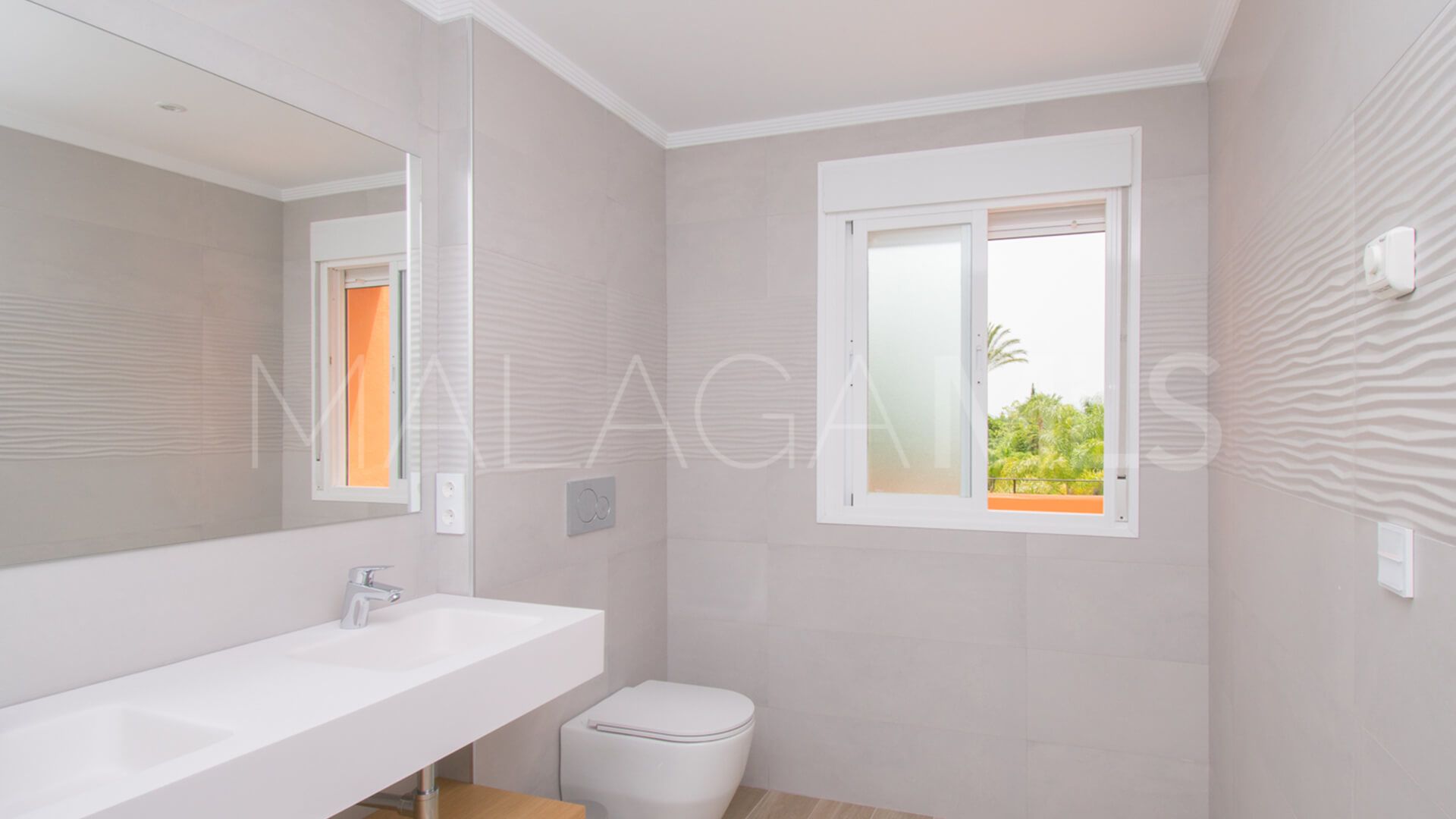 For sale El Paraiso town house