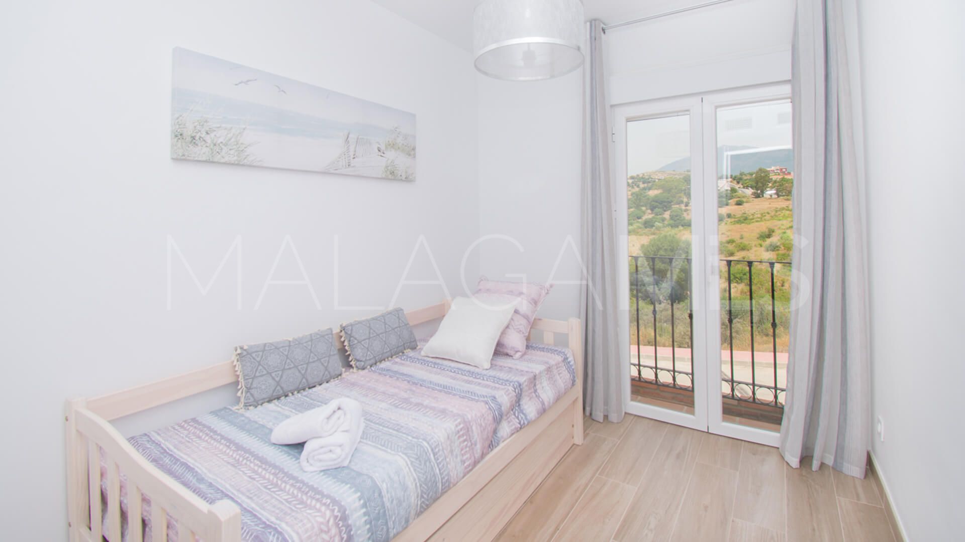 For sale El Paraiso town house