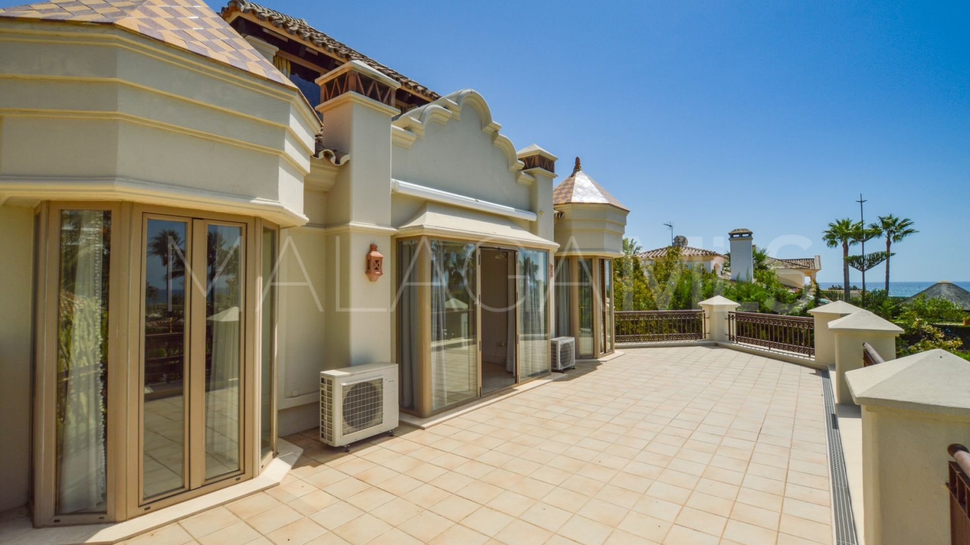 5 bedrooms villa in Costabella for sale