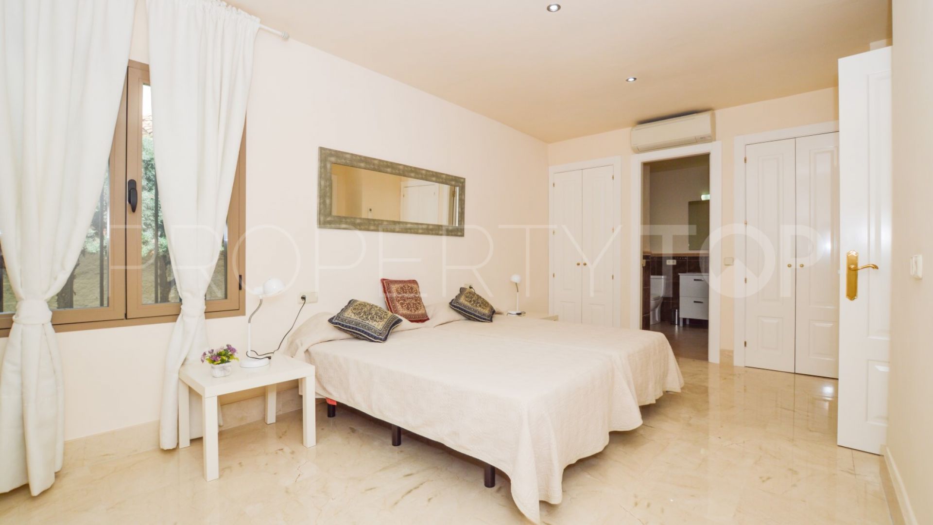 Costabella, villa en venta con 5 dormitorios