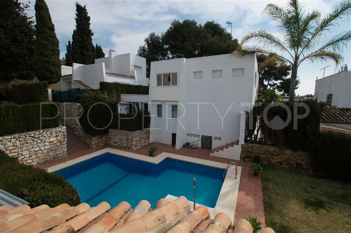 Nueva Andalucia 4 bedrooms villa for sale