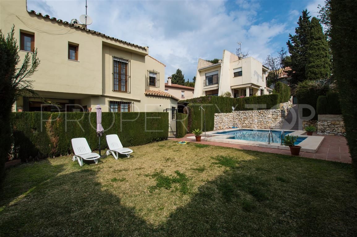 Nueva Andalucia 4 bedrooms villa for sale