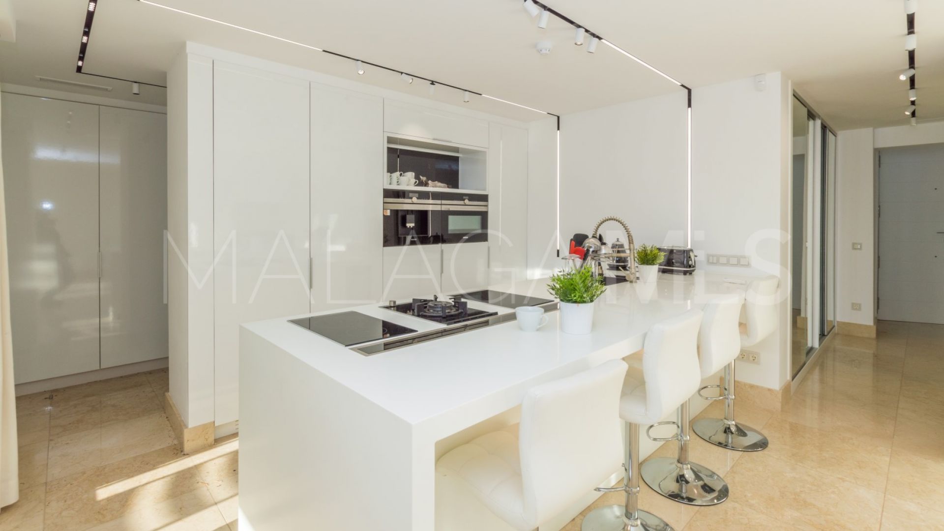 Villa with 5 bedrooms for sale in Nueva Andalucia