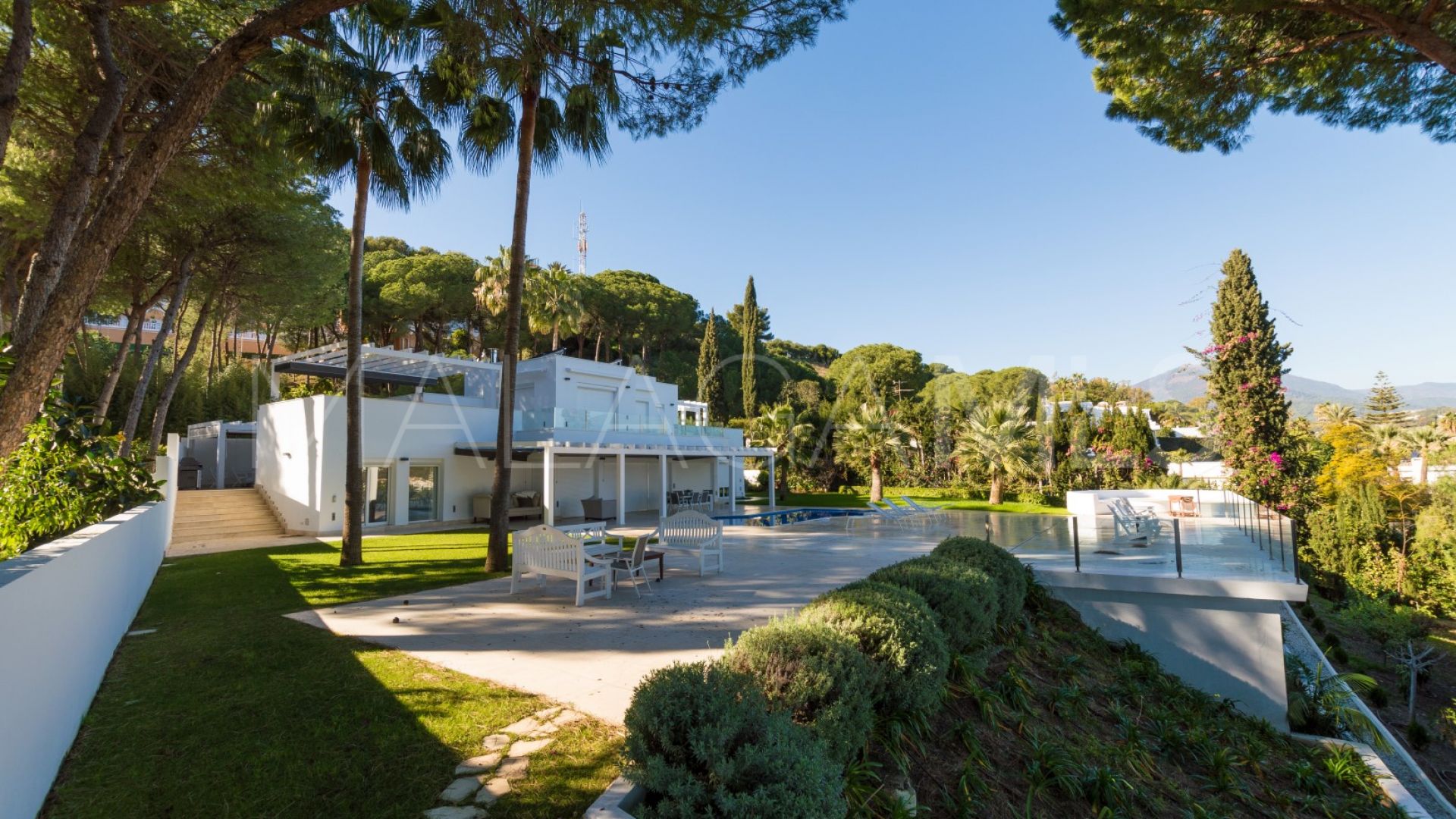 Villa with 5 bedrooms for sale in Nueva Andalucia