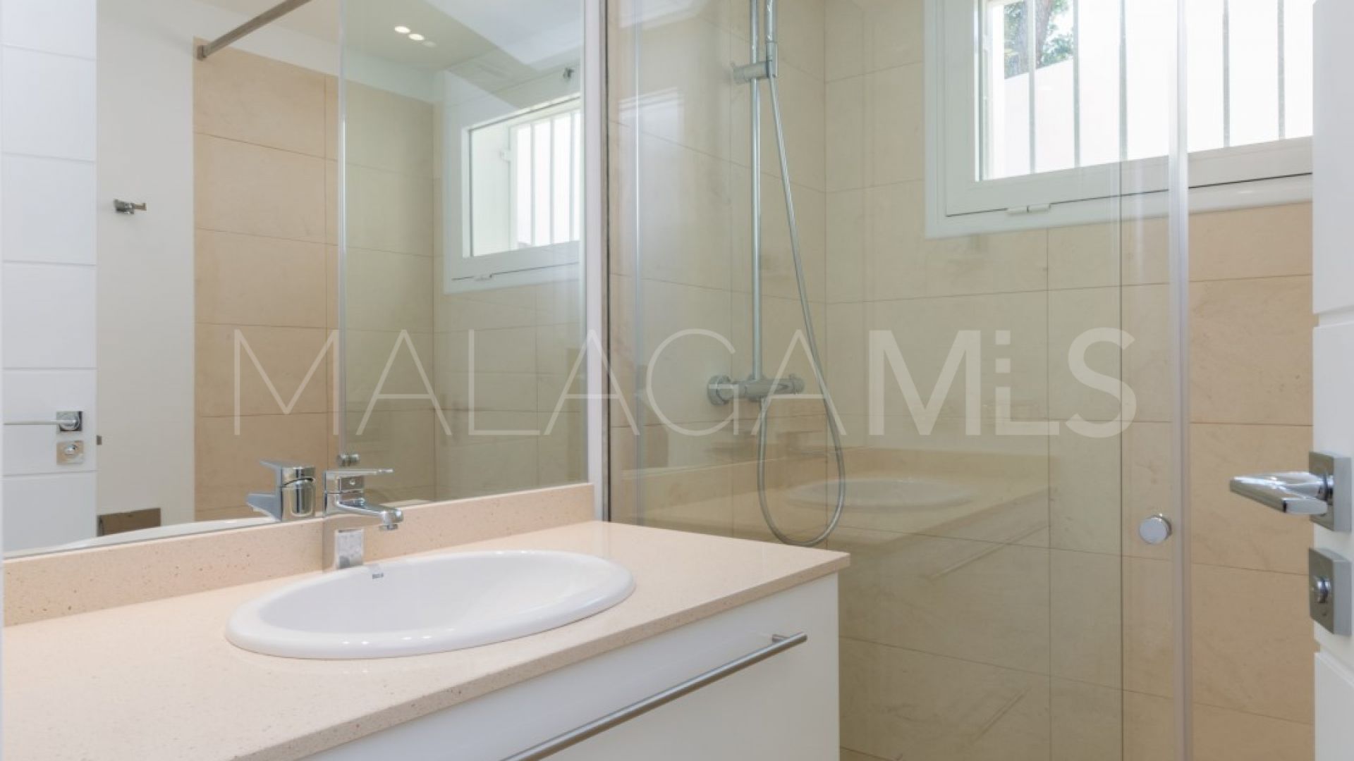 Villa with 5 bedrooms for sale in Nueva Andalucia