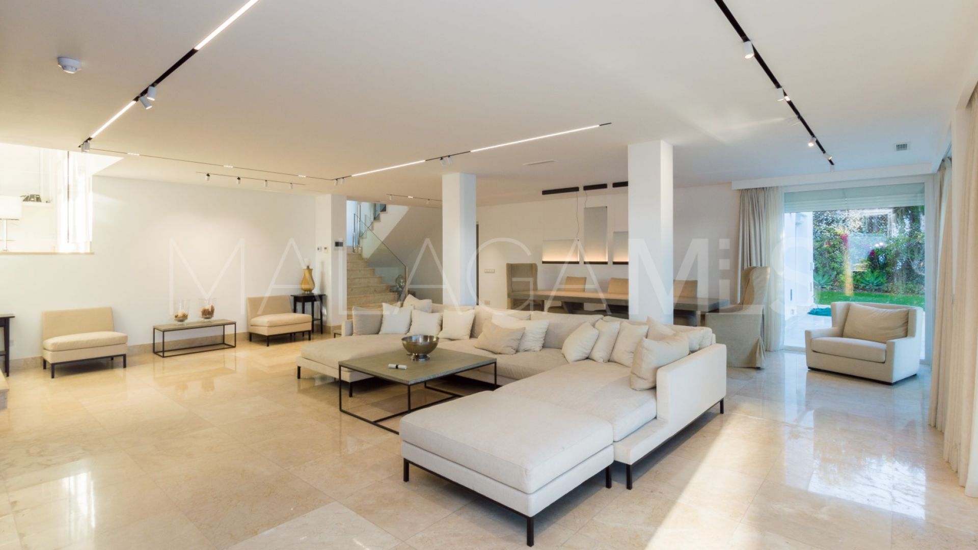 Villa with 5 bedrooms for sale in Nueva Andalucia