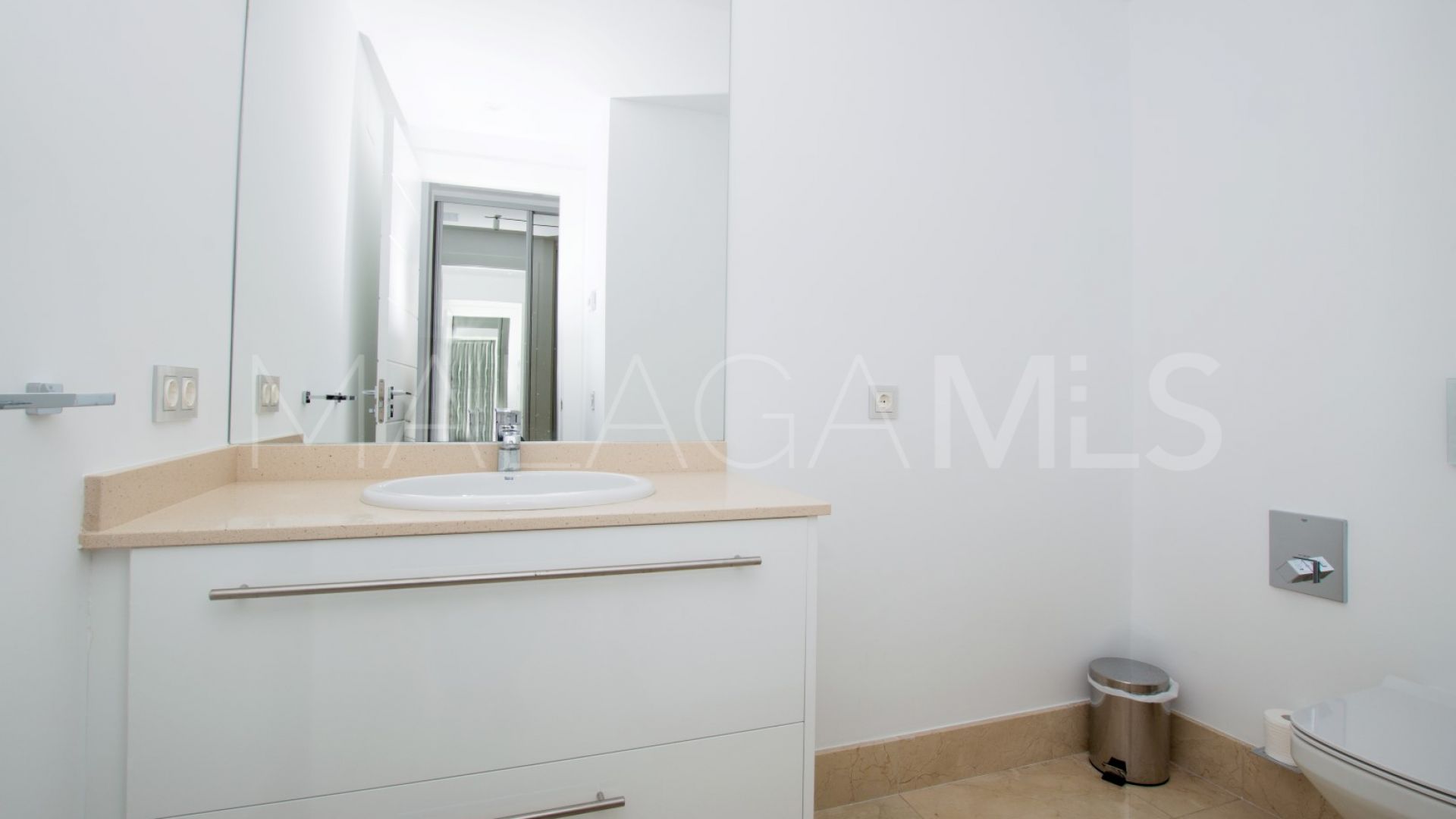Villa with 5 bedrooms for sale in Nueva Andalucia