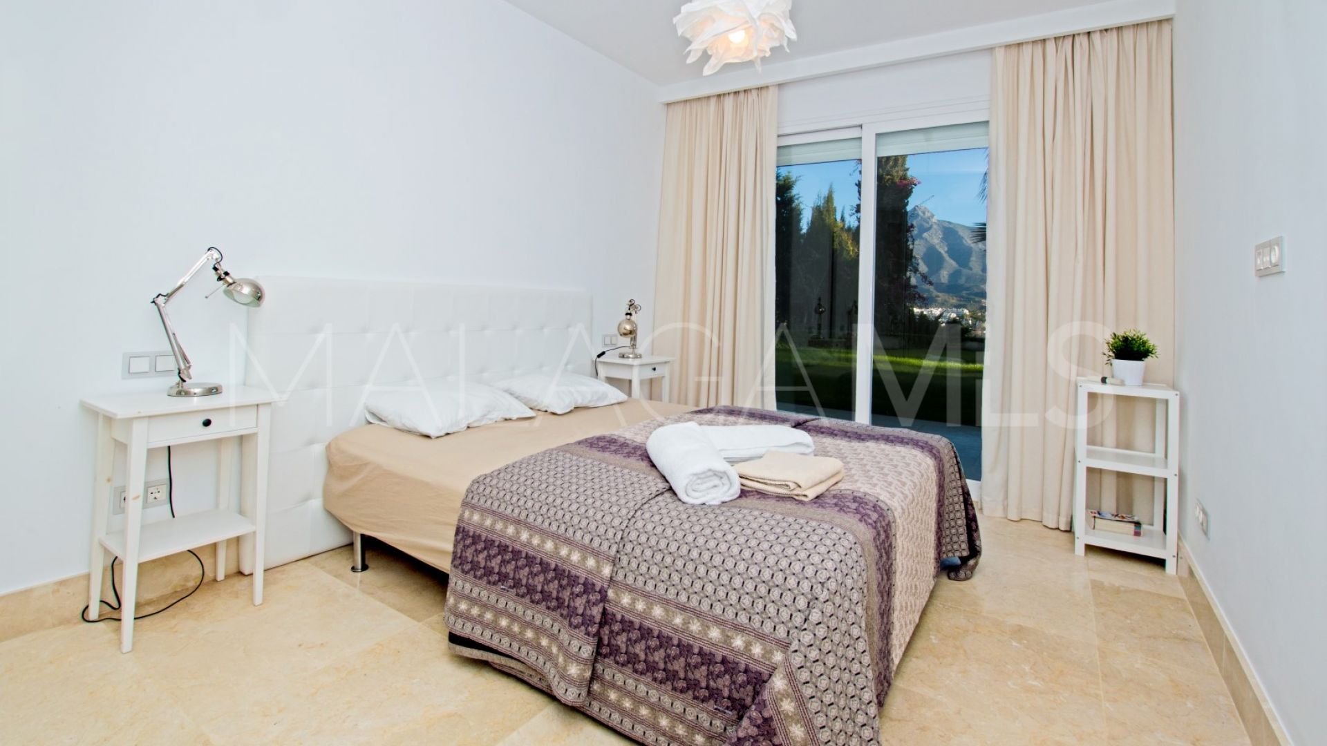 Villa with 5 bedrooms for sale in Nueva Andalucia