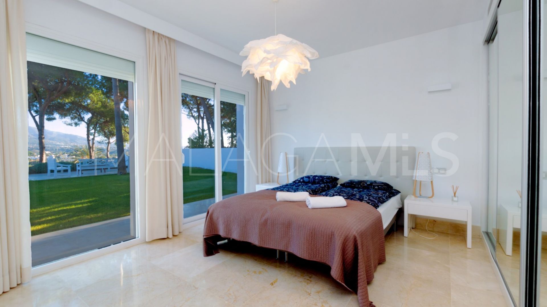 Villa with 5 bedrooms for sale in Nueva Andalucia
