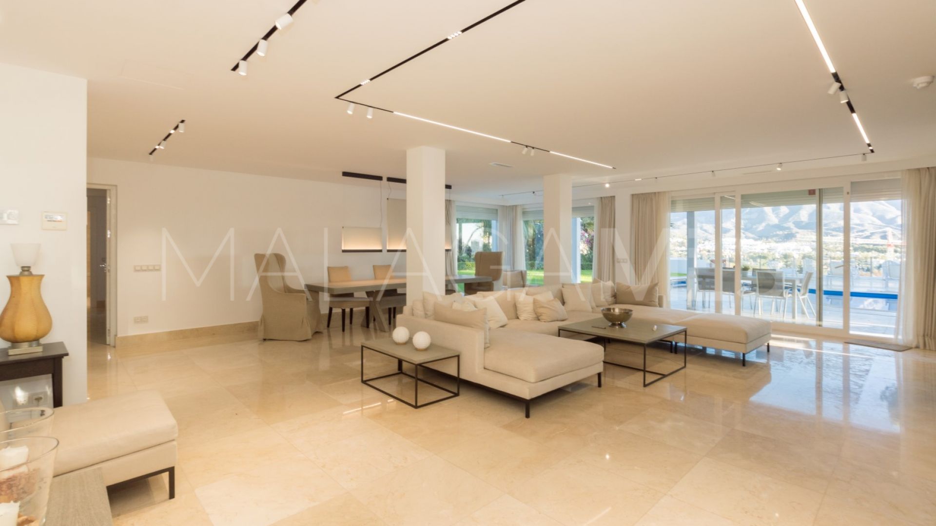 Villa with 5 bedrooms for sale in Nueva Andalucia