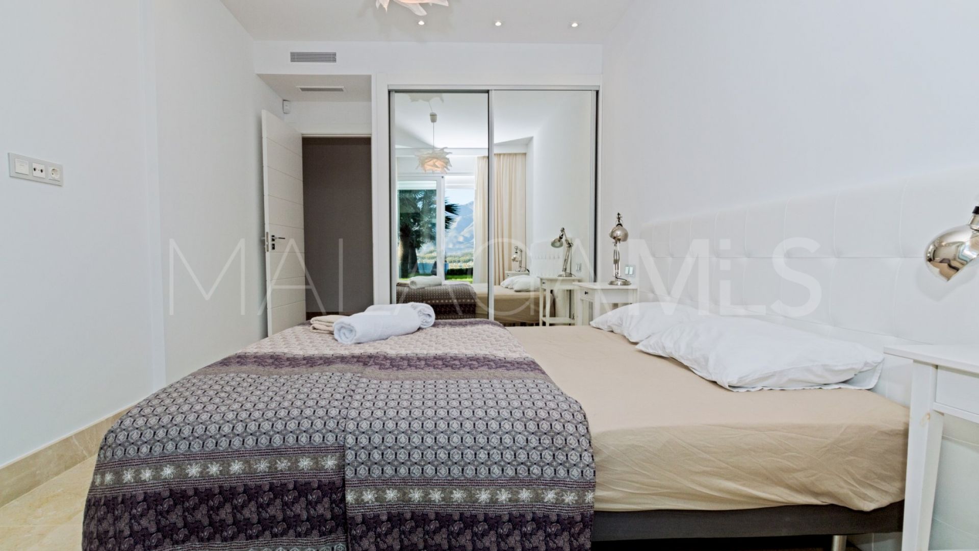 Villa with 5 bedrooms for sale in Nueva Andalucia