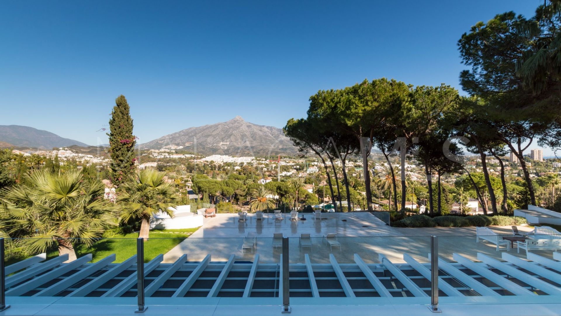 Villa with 5 bedrooms for sale in Nueva Andalucia