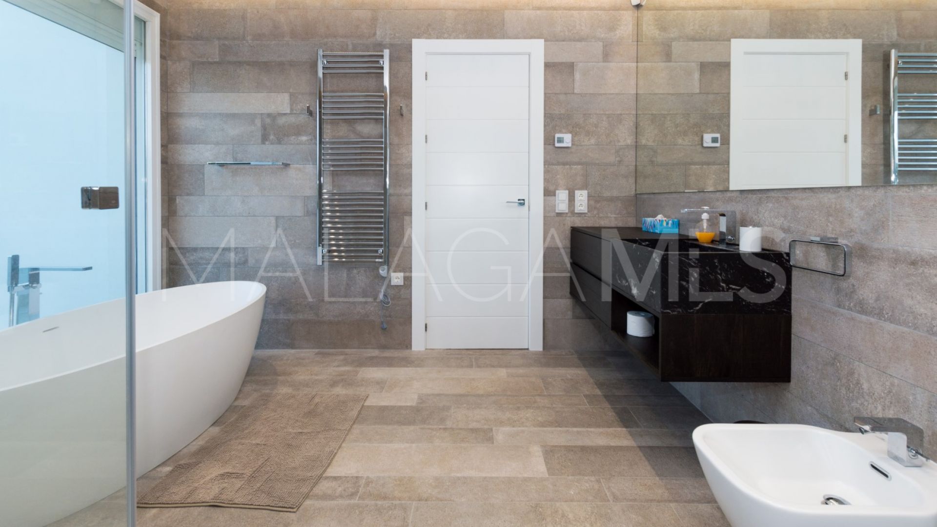 Villa with 5 bedrooms for sale in Nueva Andalucia
