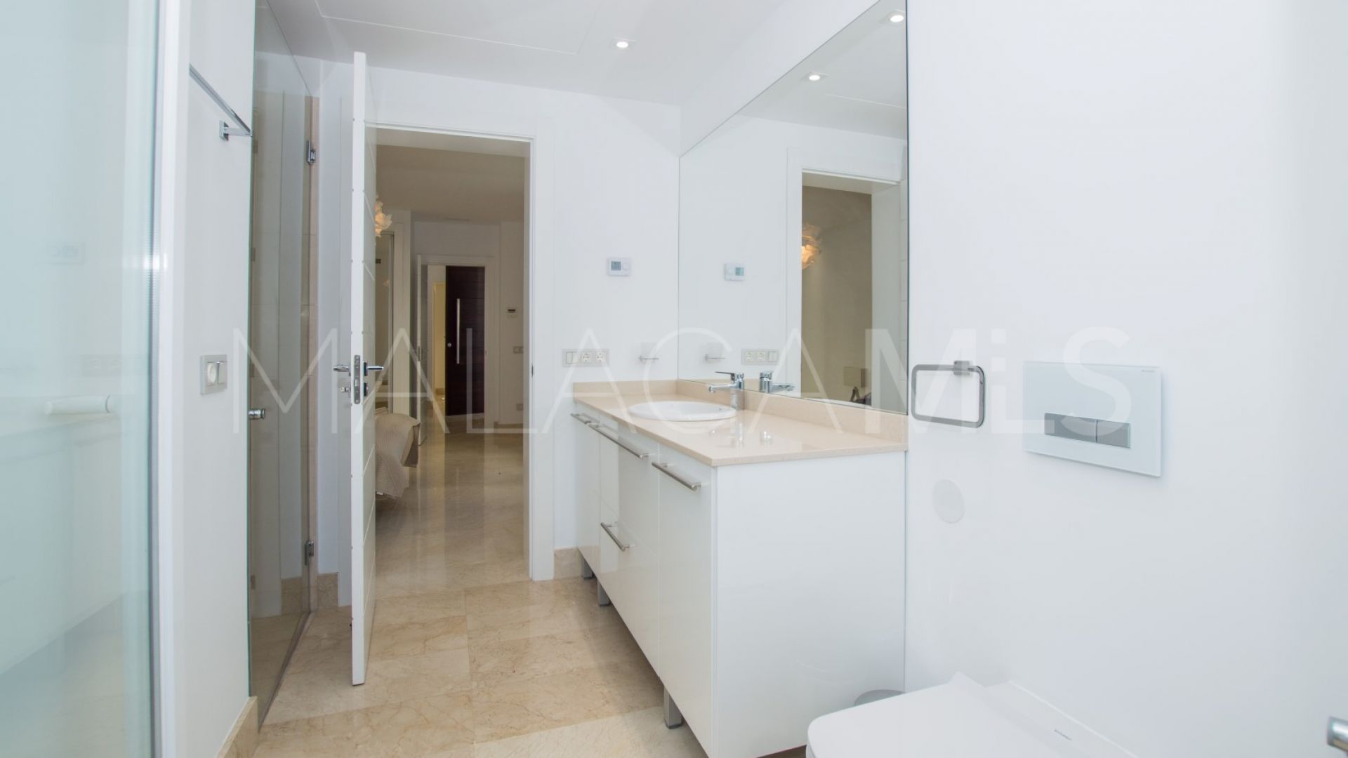 Villa with 5 bedrooms for sale in Nueva Andalucia