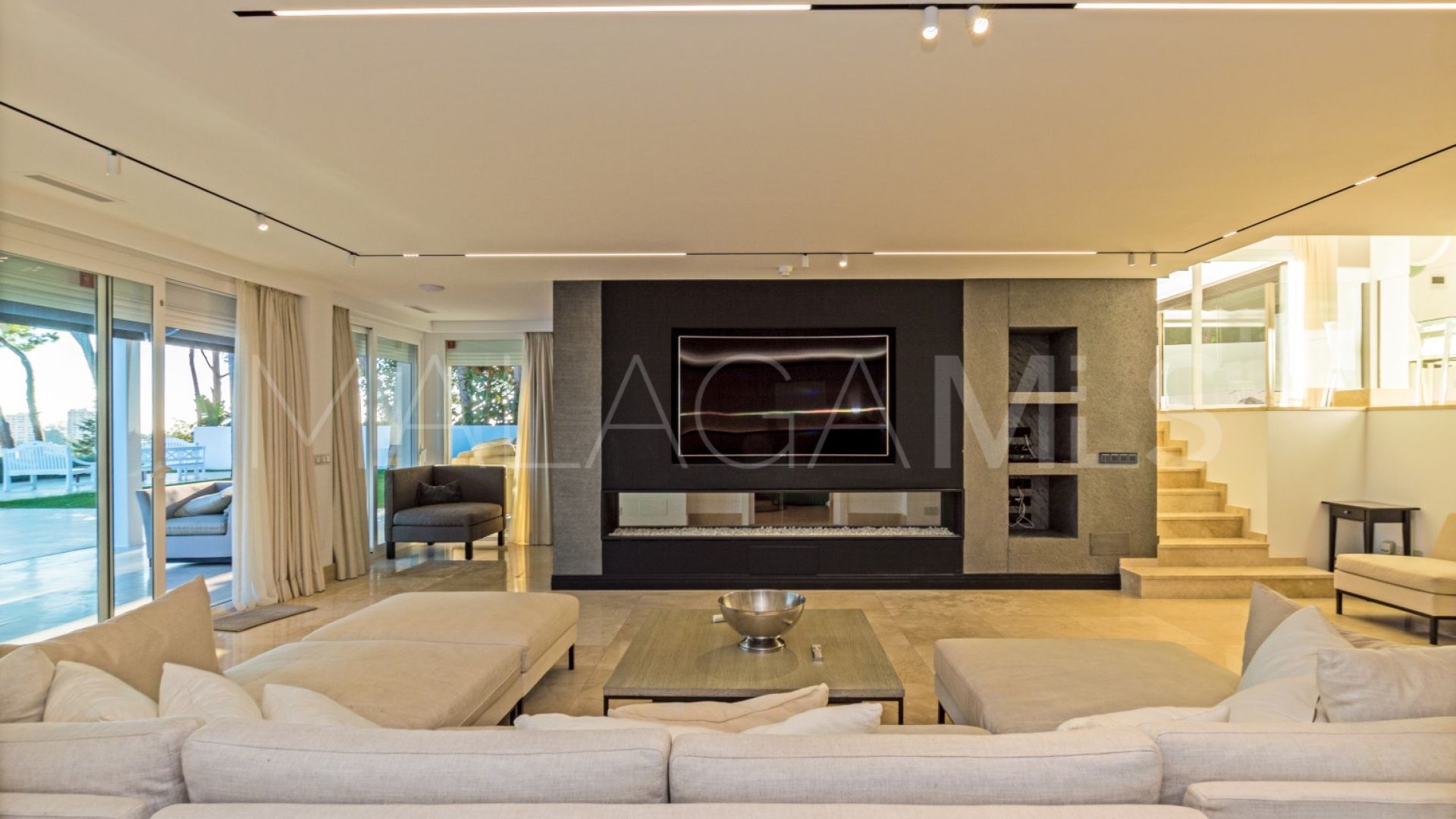 Villa with 5 bedrooms for sale in Nueva Andalucia