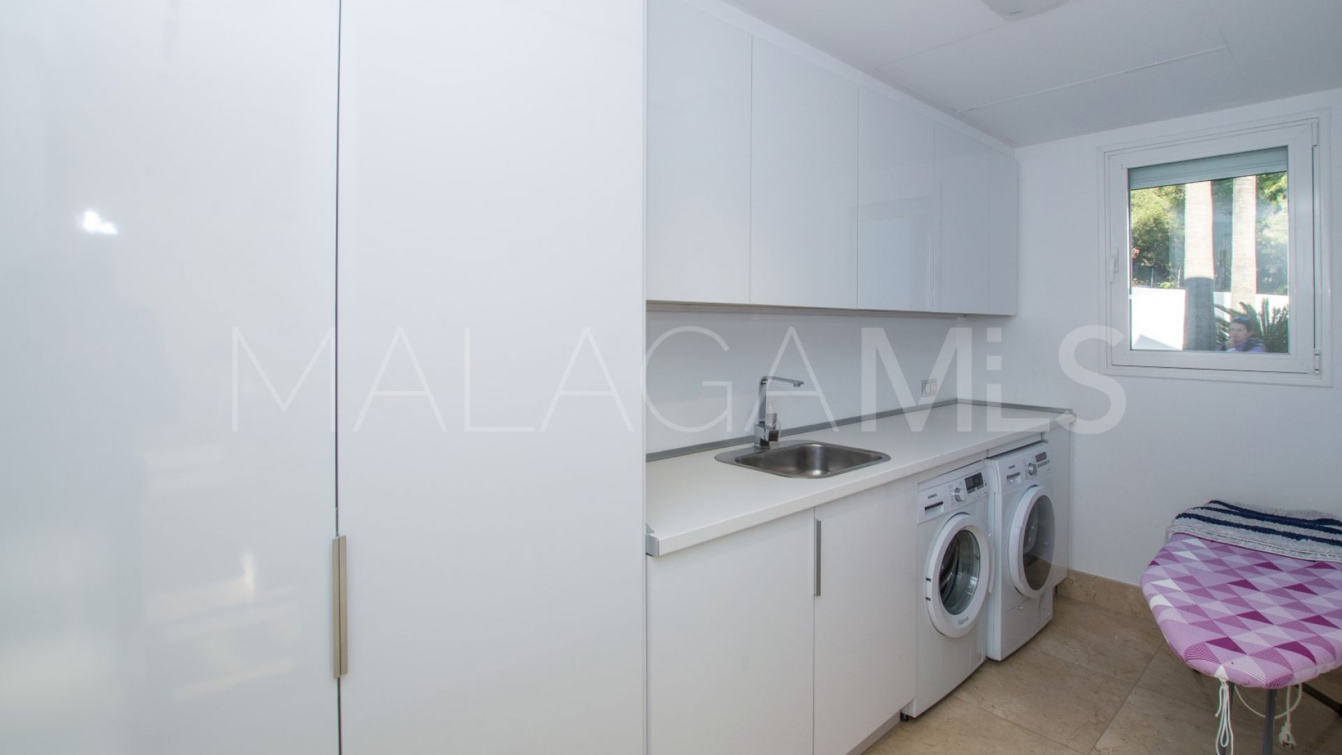 Villa with 5 bedrooms for sale in Nueva Andalucia